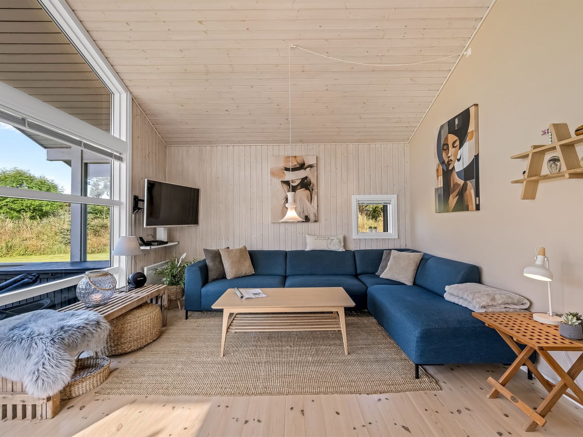 "Sviðandi" - 1.5km from the sea - Binnen