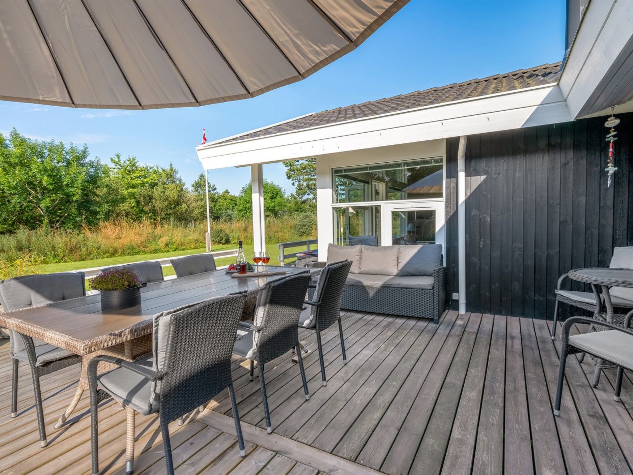 "Sviðandi" - 1.5km from the sea-Buiten