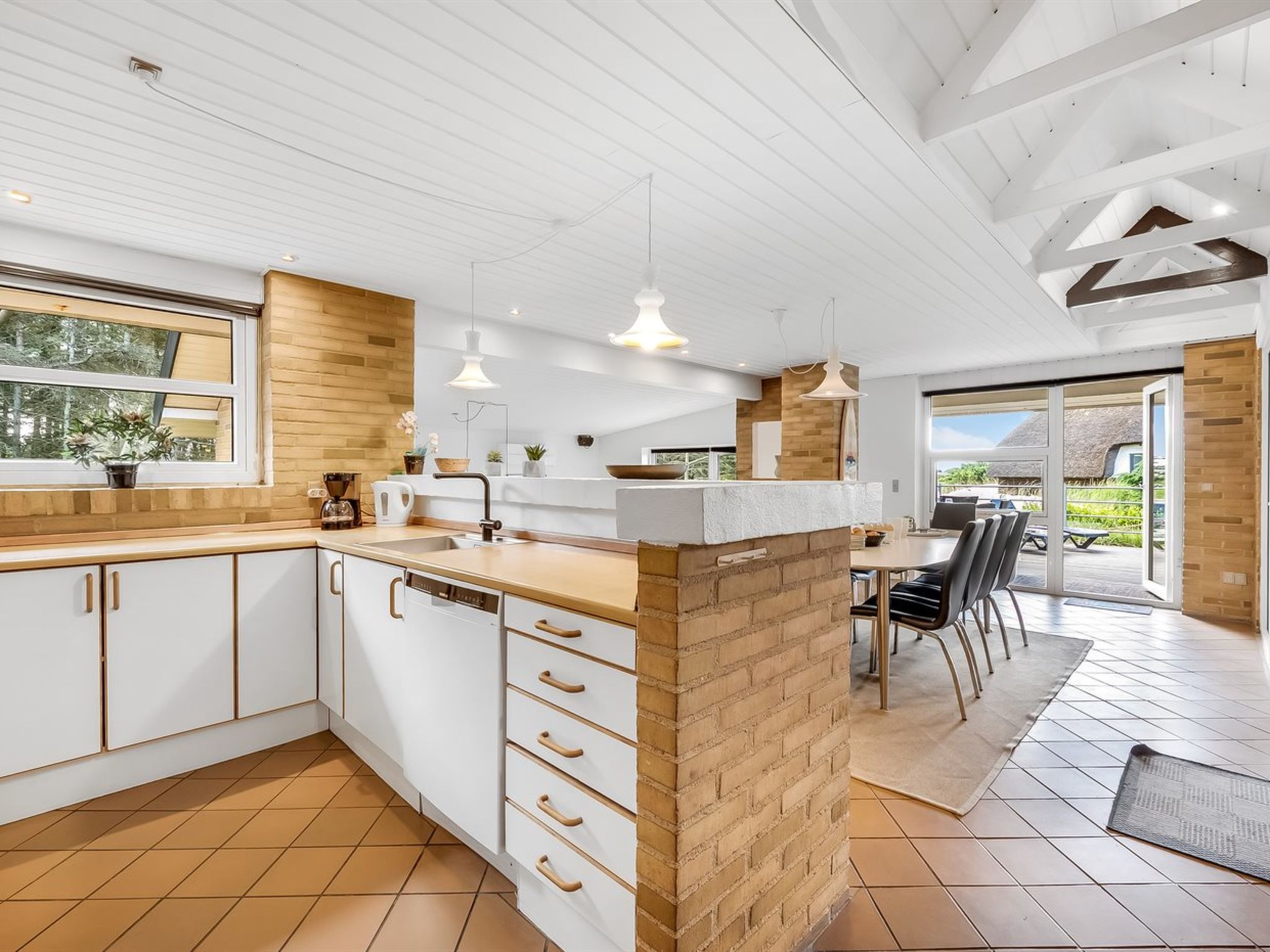 "Ewy" - 300m from the sea-Binnen