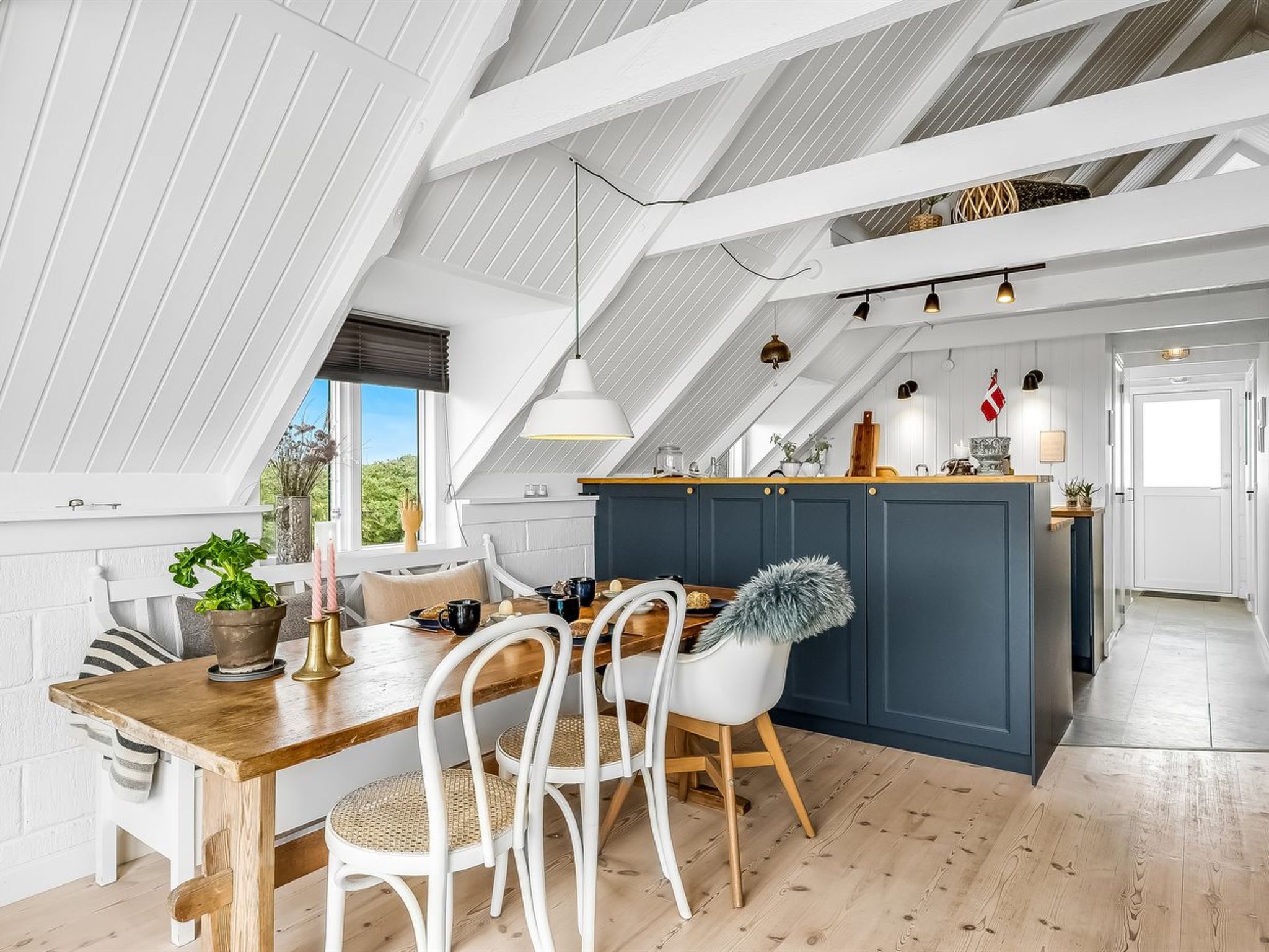 "Hen" - 400m from the sea-Inside