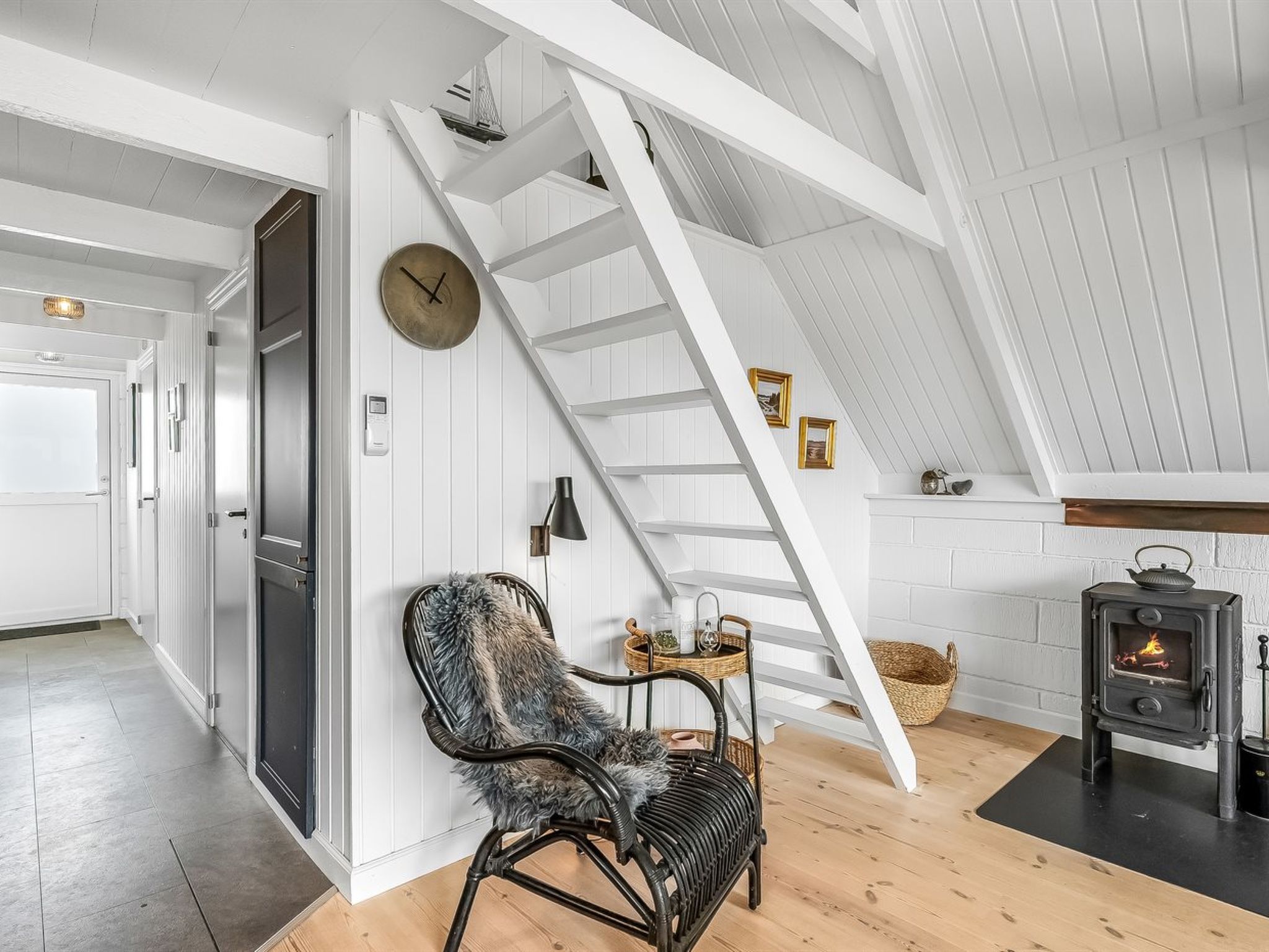 "Hen" - 400m from the sea-Inside