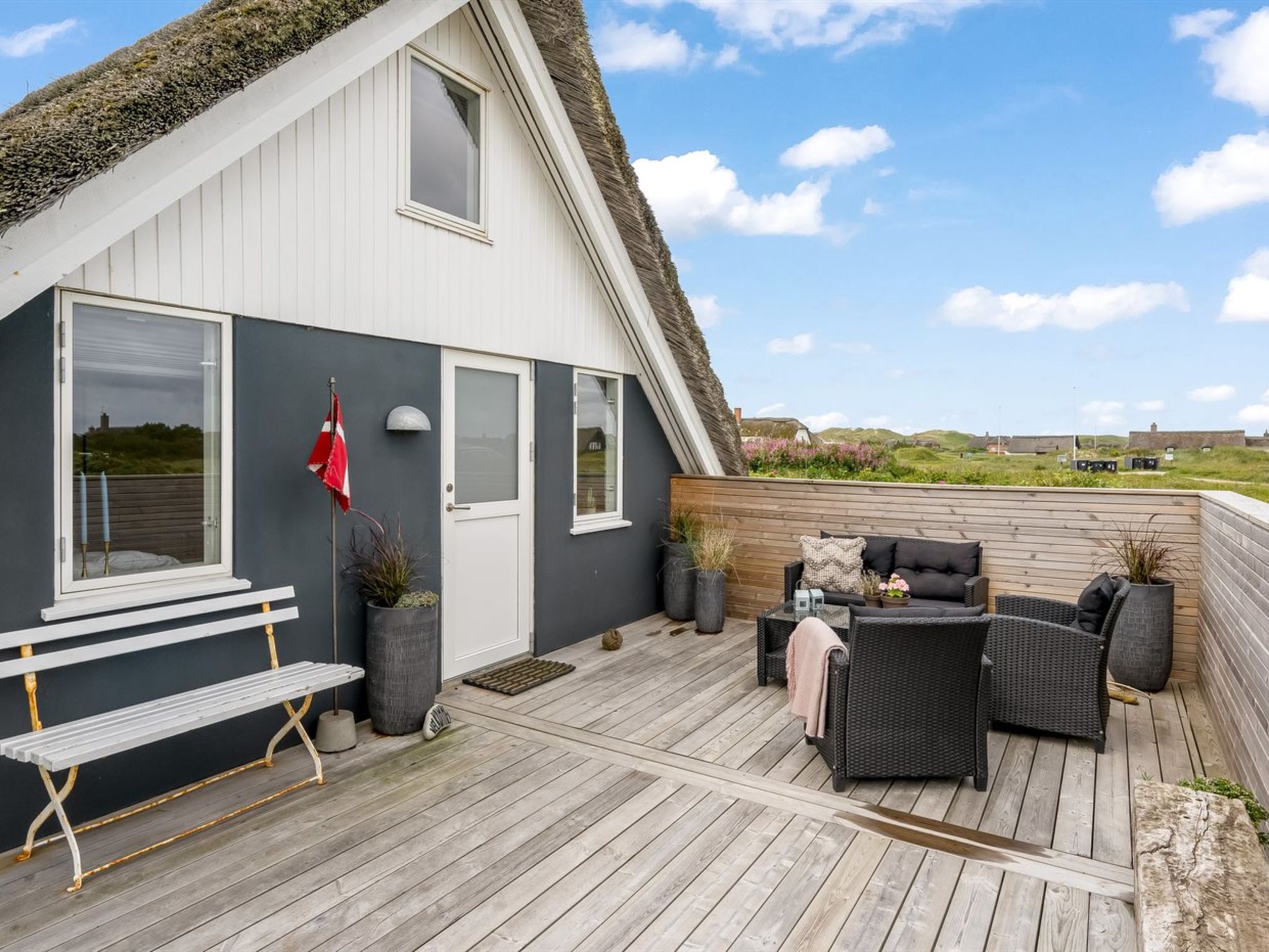 "Hen" - 400m from the sea-Outside