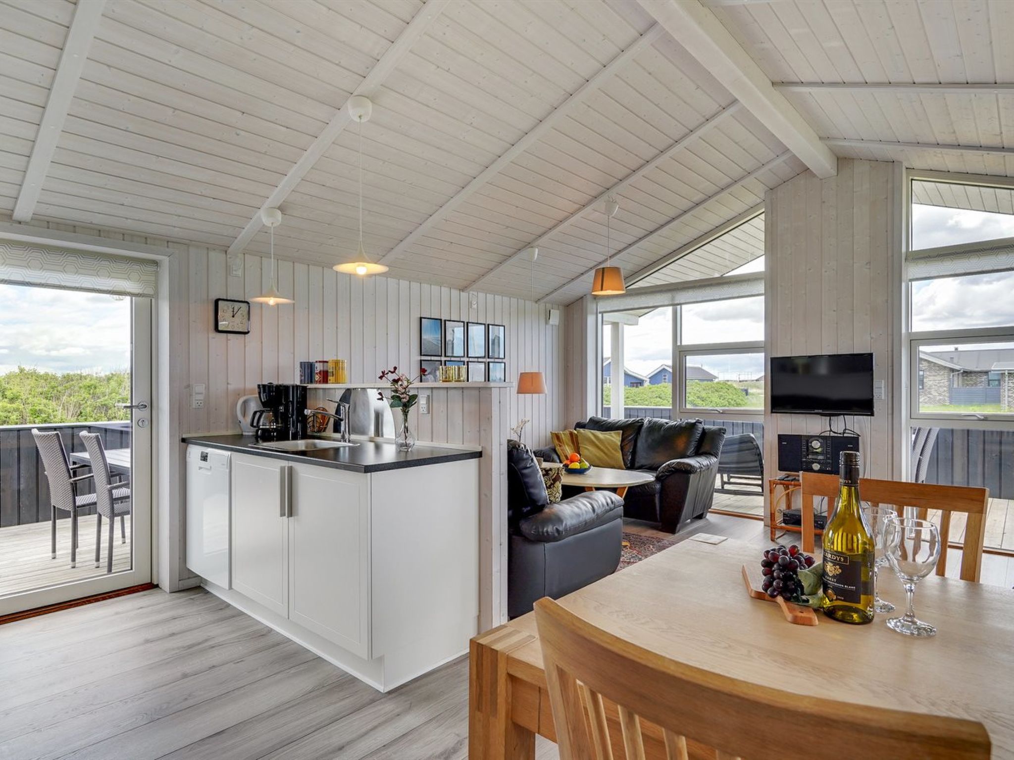 "Erza" - 500m from the sea-Dedans