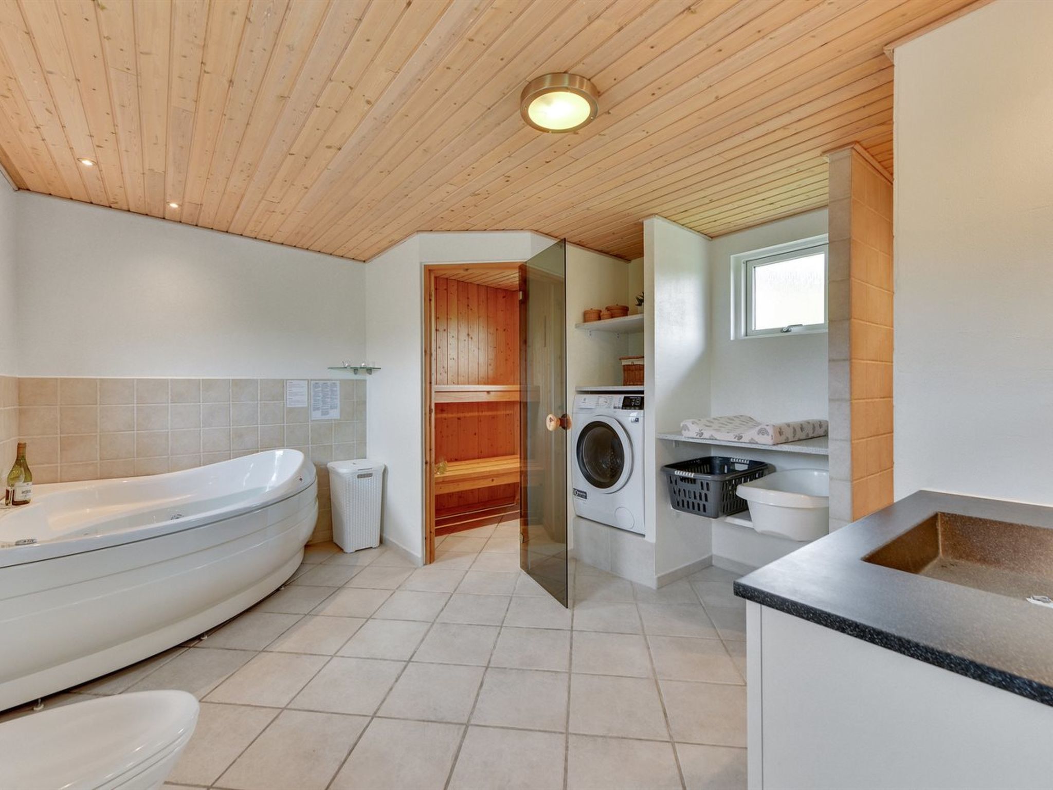 Bathroom / Wellness