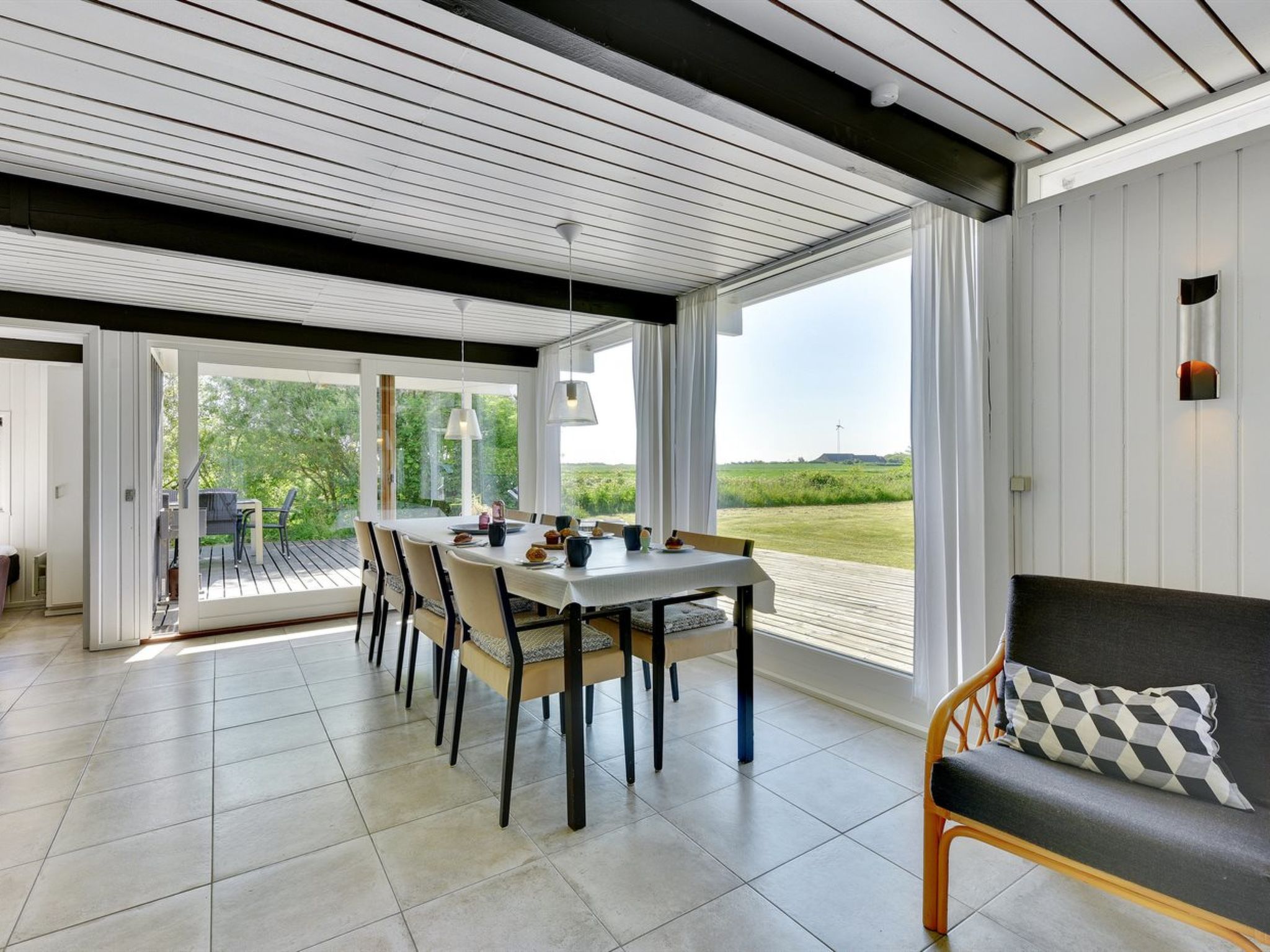 "Anund" - 1.4km from the sea - Binnen
