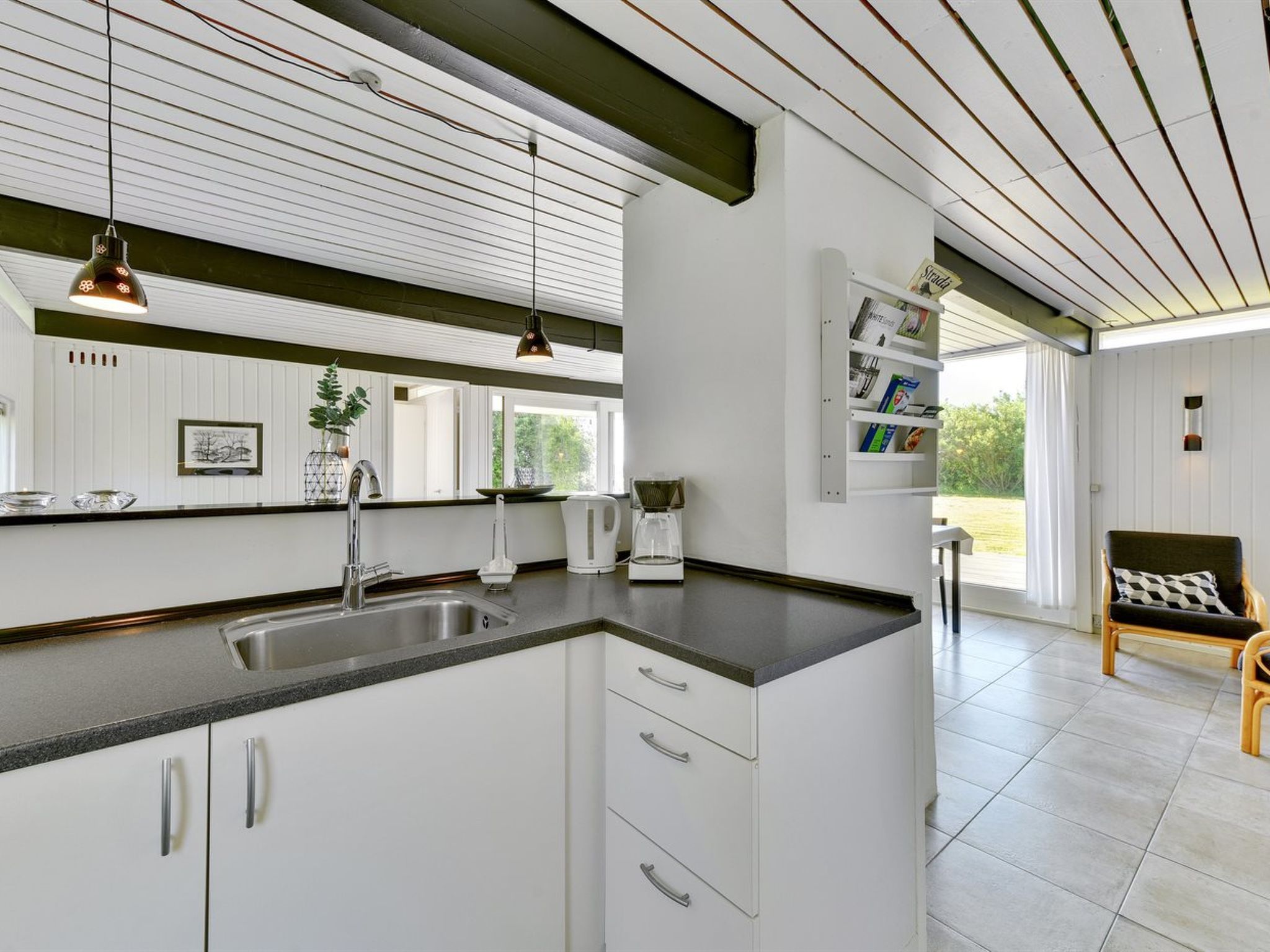 "Anund" - 1.4km from the sea - Binnen