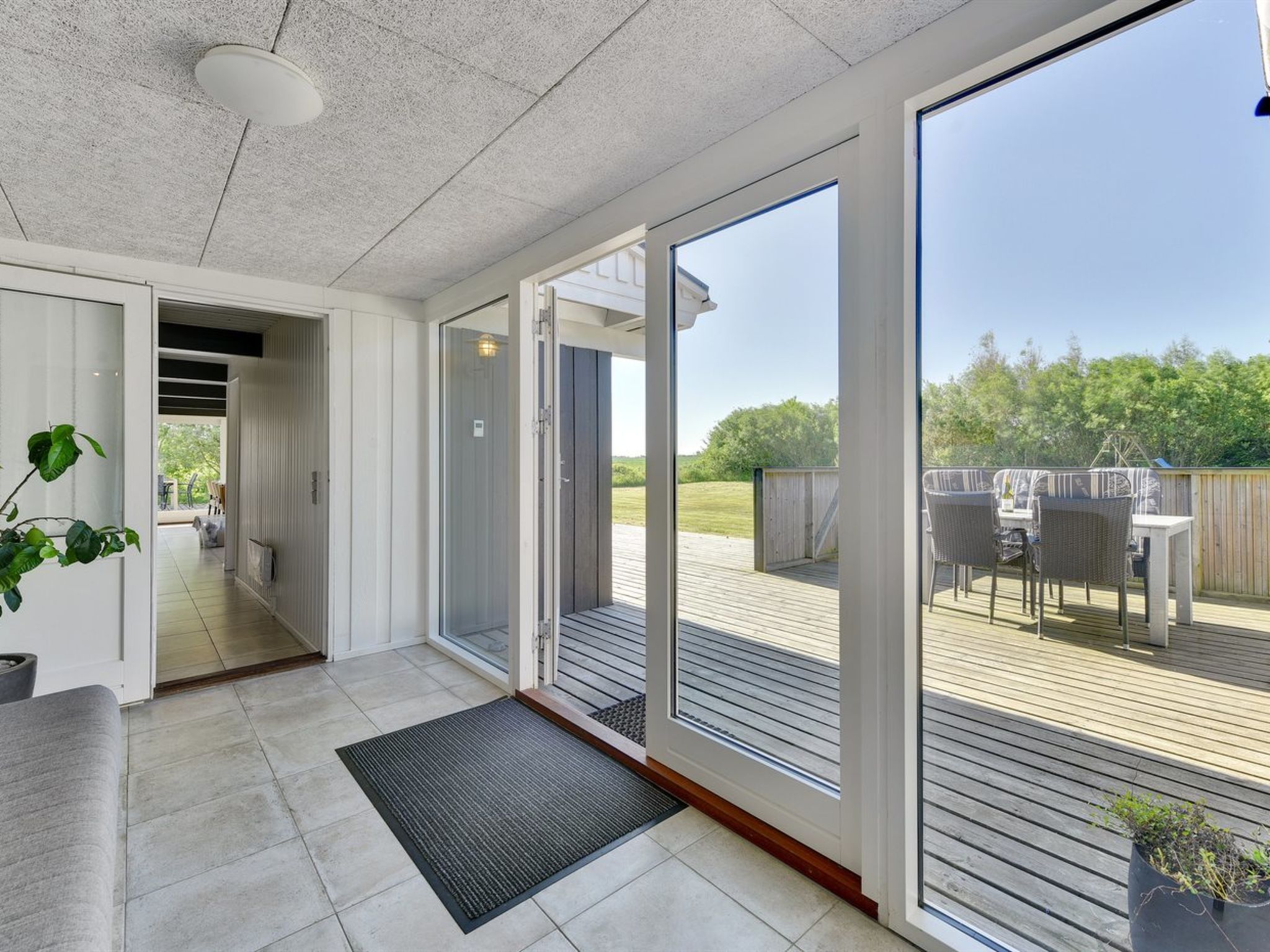 "Anund" - 1.4km from the sea - Binnen