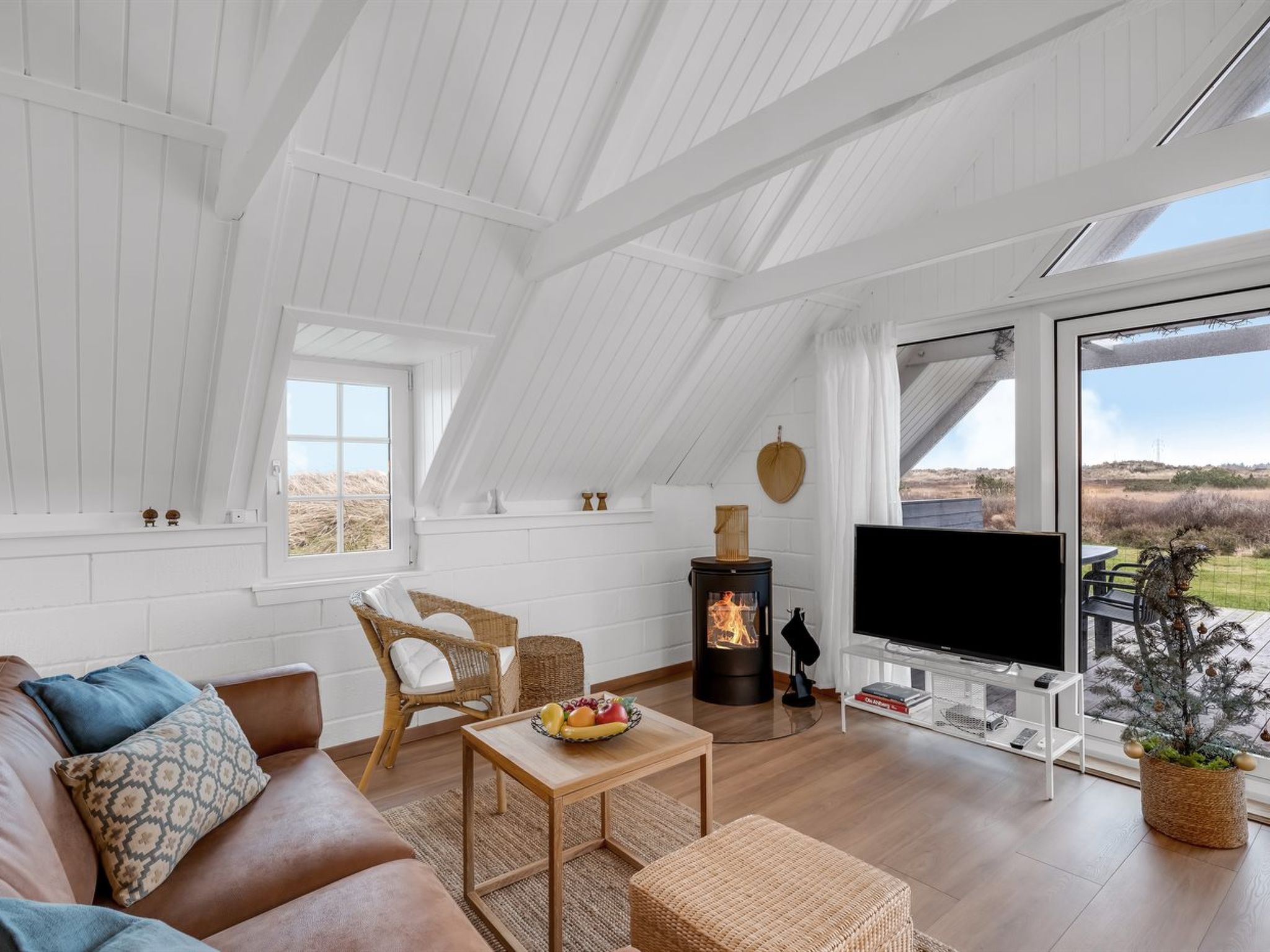 "Gunhwat" - 350m to the fjord-Dedans