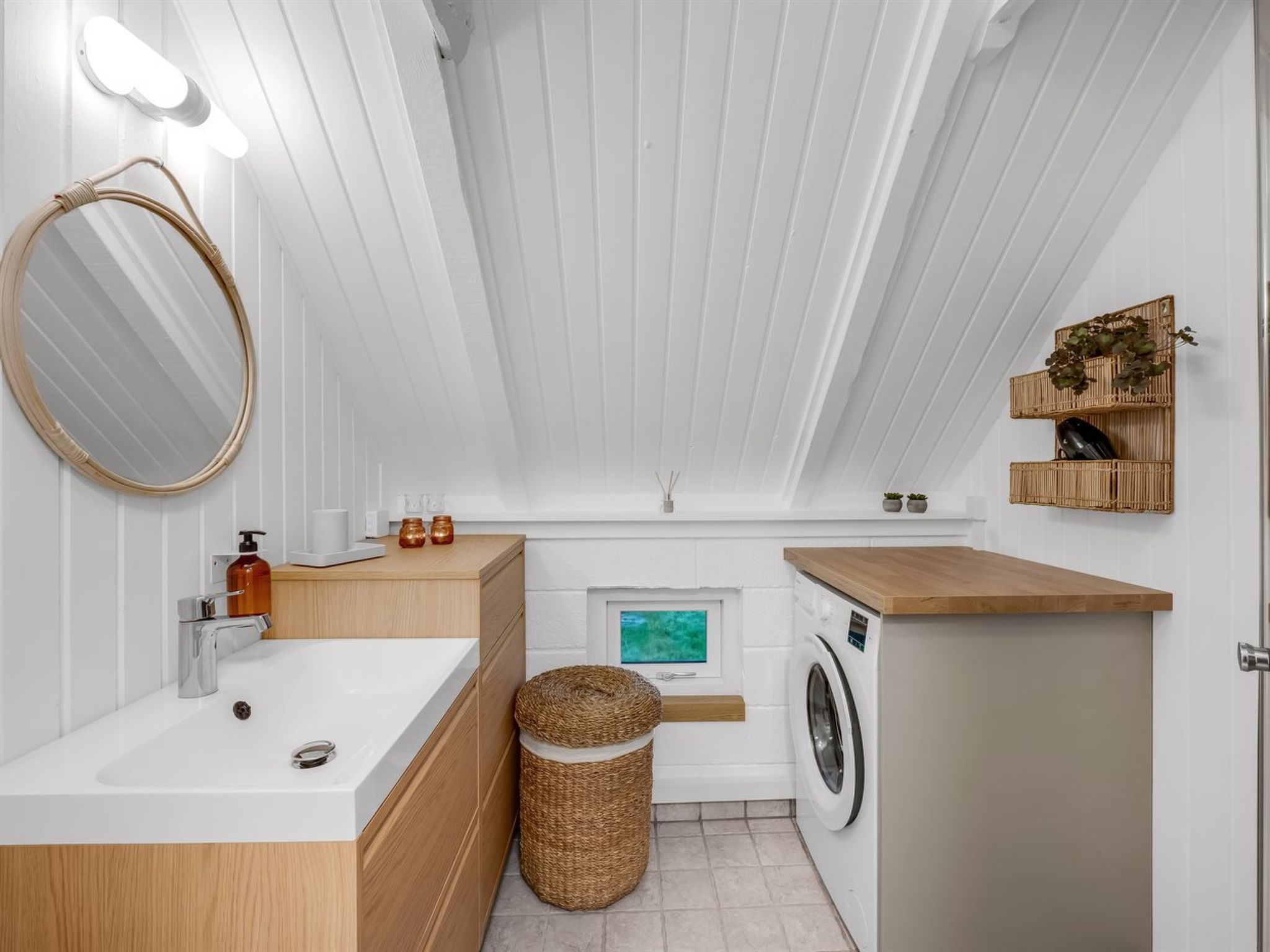 "Gunhwat" - 350m to the fjord-Binnen