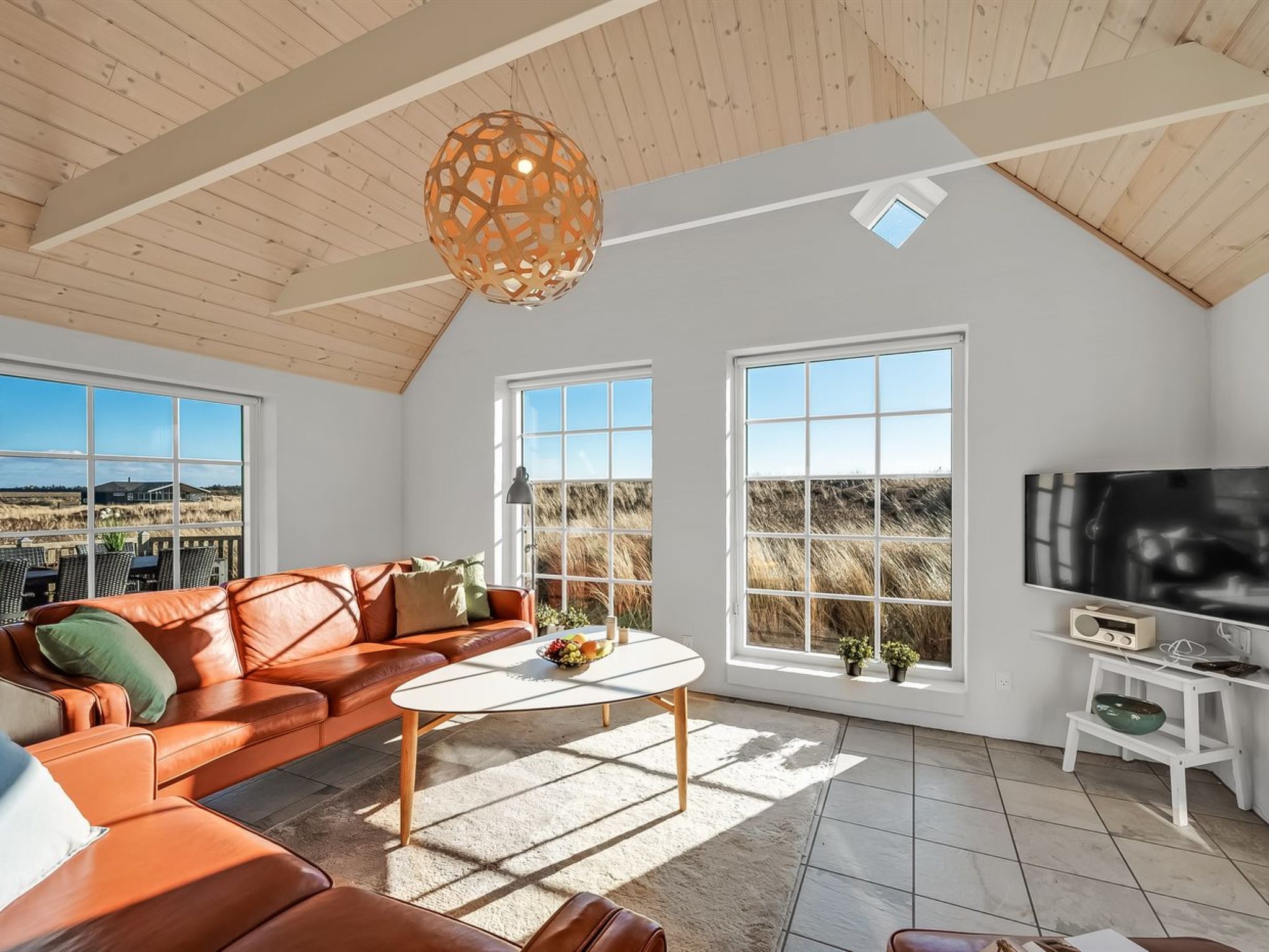 "Hærulf" - 300m from the sea - Binnen