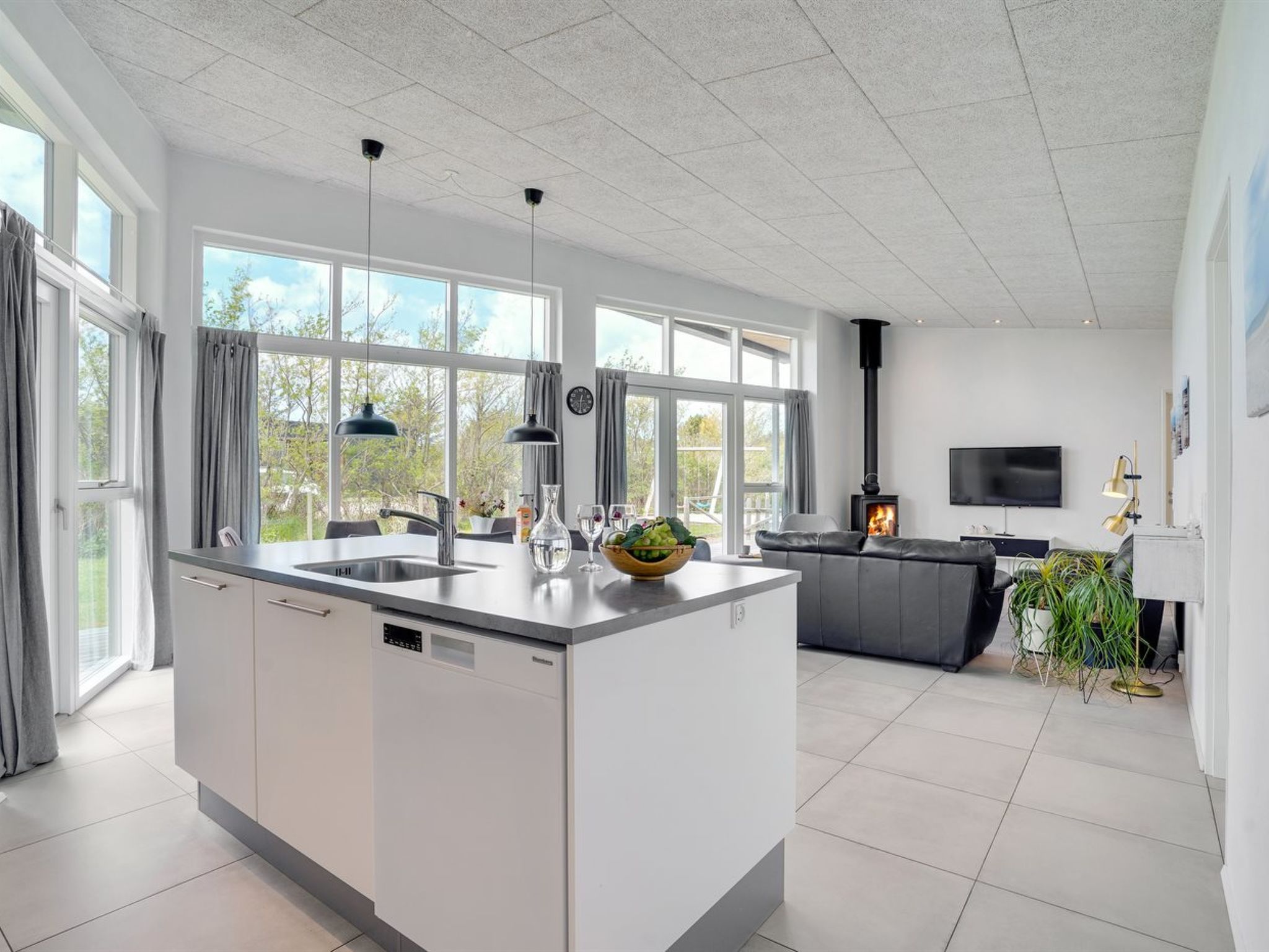 "Dietke" - 650m from the sea-Binnen