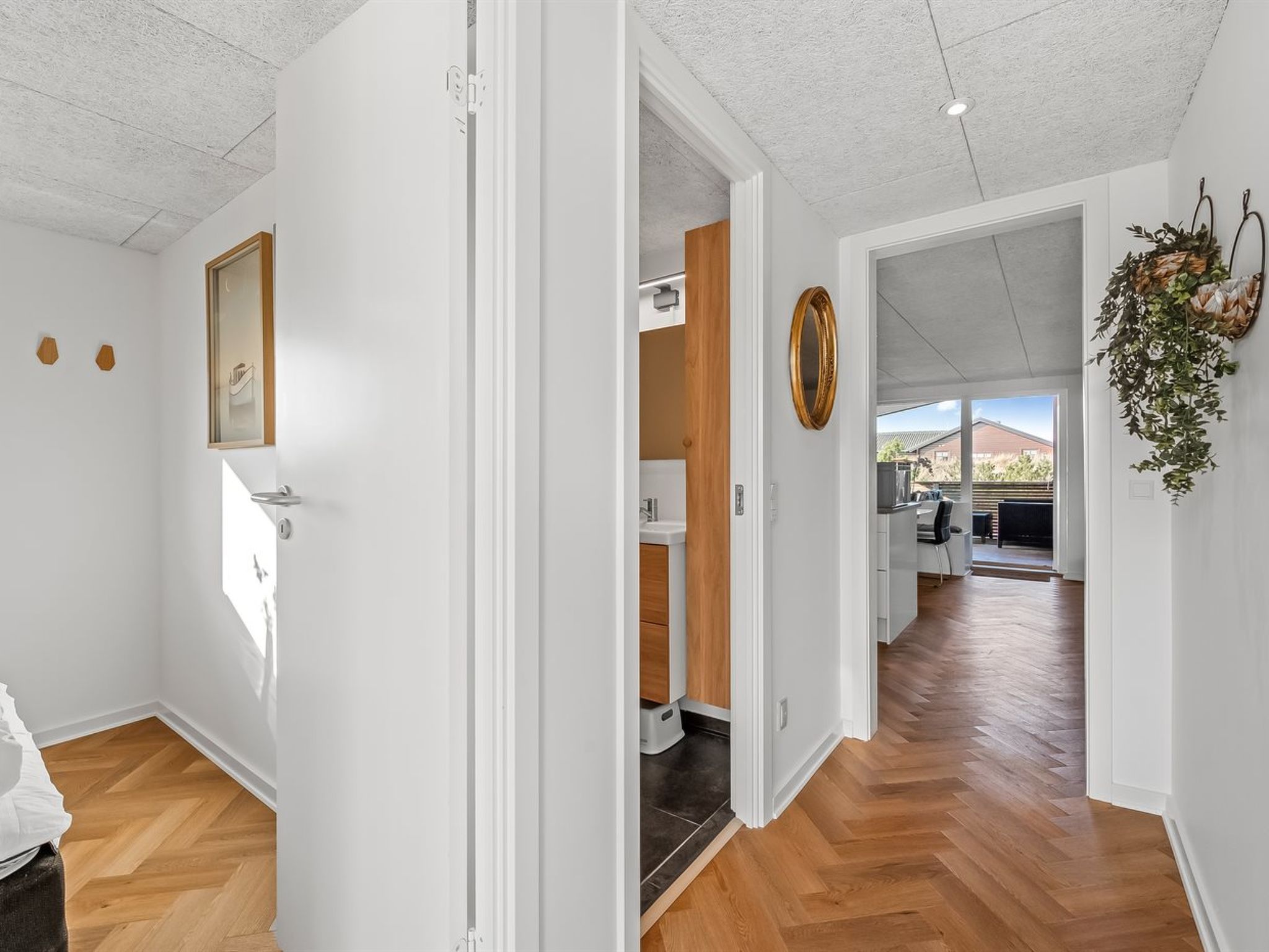 "Bela" -  from the sea-Dedans