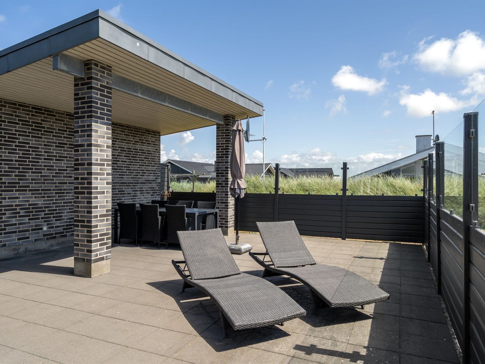 "Synthia" - 300m from the sea - Outside
