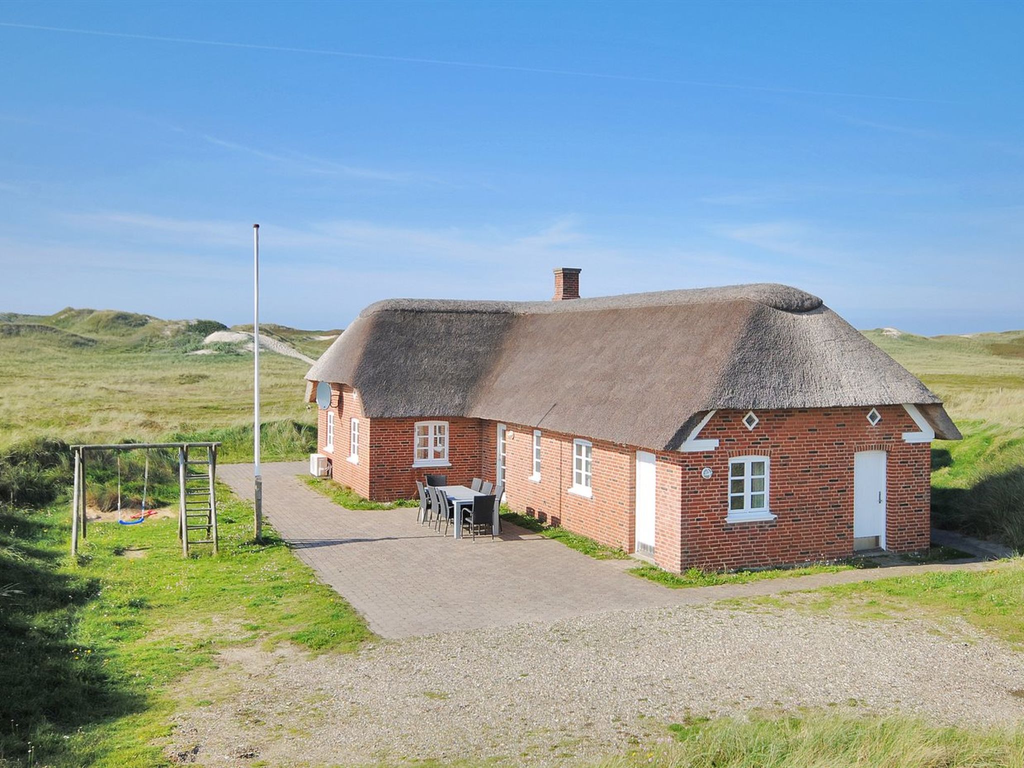 "Skuli" - 200m from the sea-Buiten