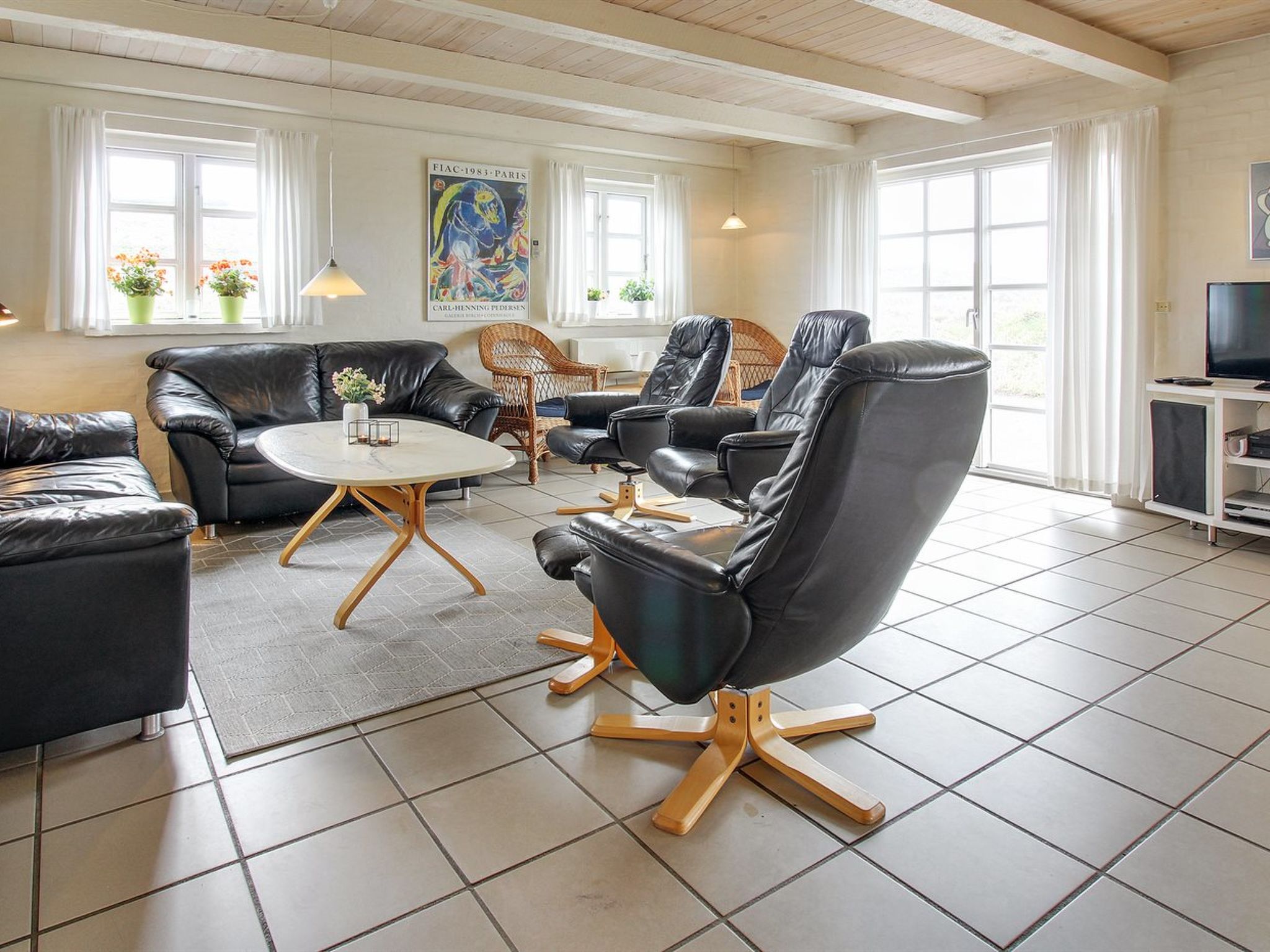 "Skuli" - 200m from the sea - Inside