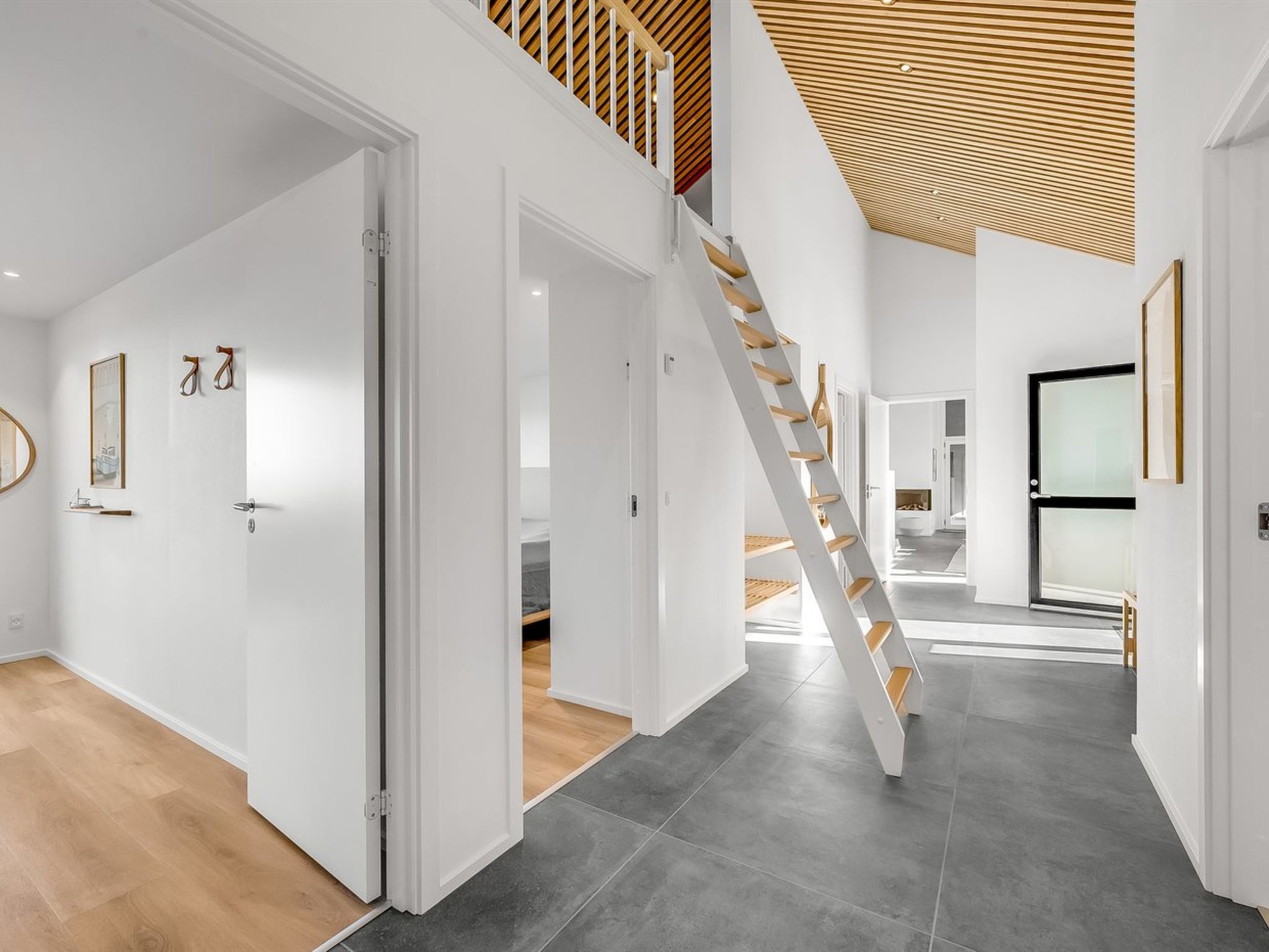 "Maximiliane" -  from the sea - Binnen