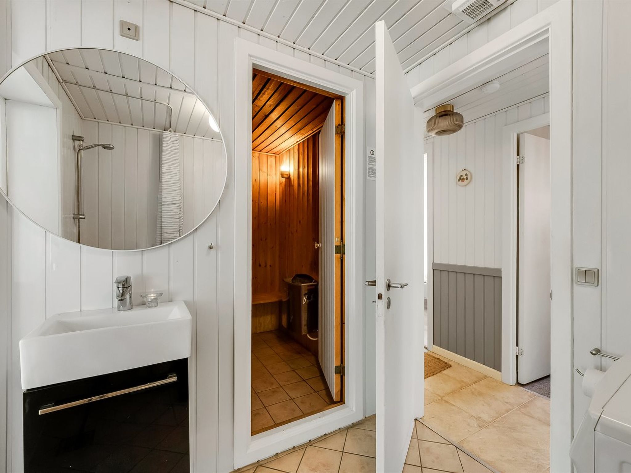 "Jerrit" - 1.4km from the sea - Inside
