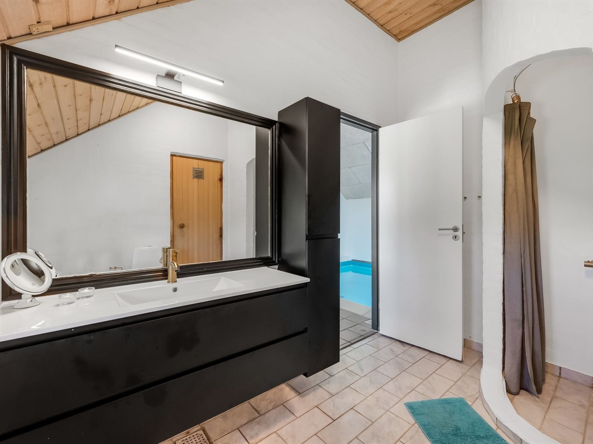 "Aage" - 1.7km from the sea - Drinnen