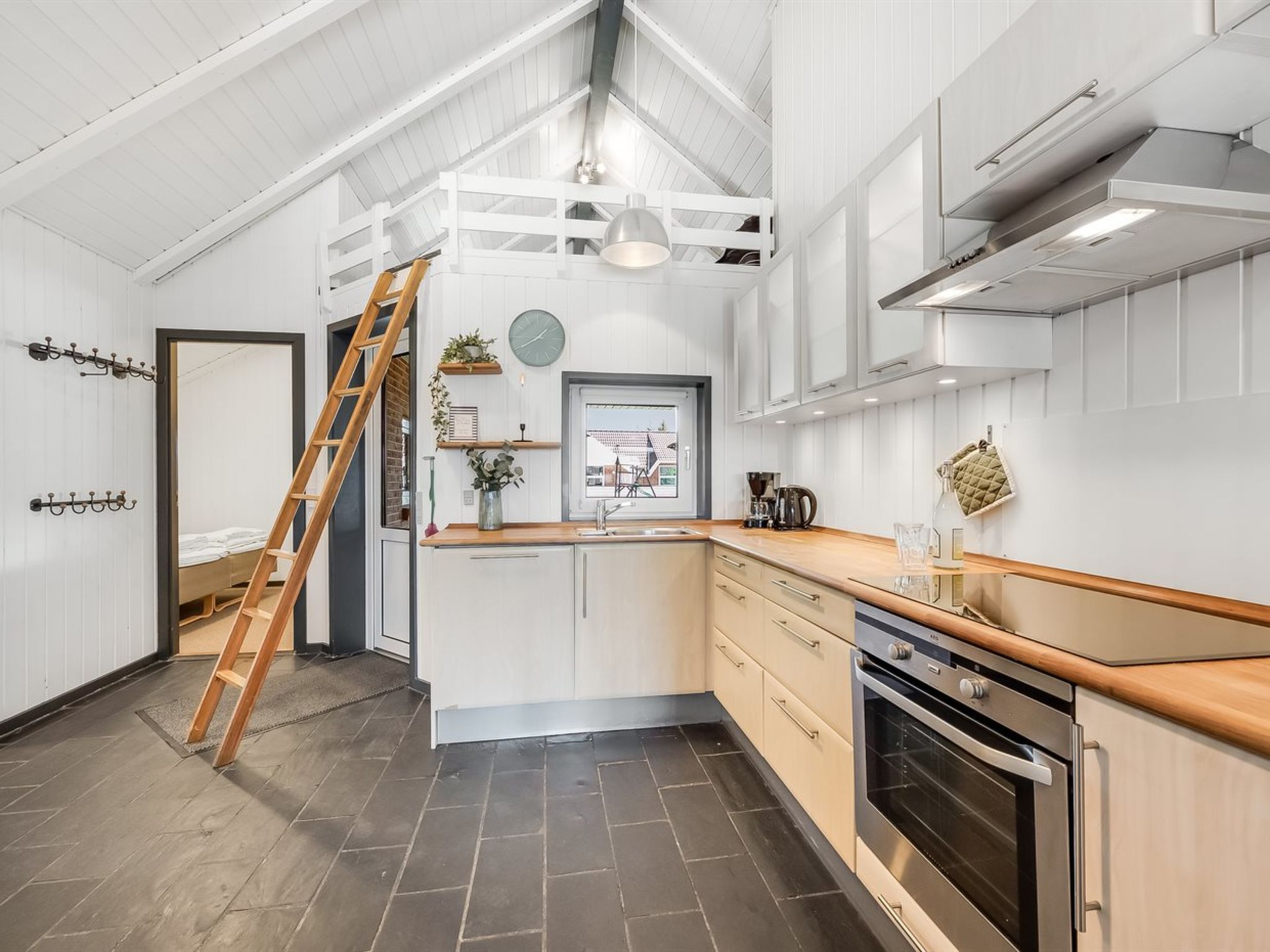 "Aage" - 1.7km from the sea-Inside