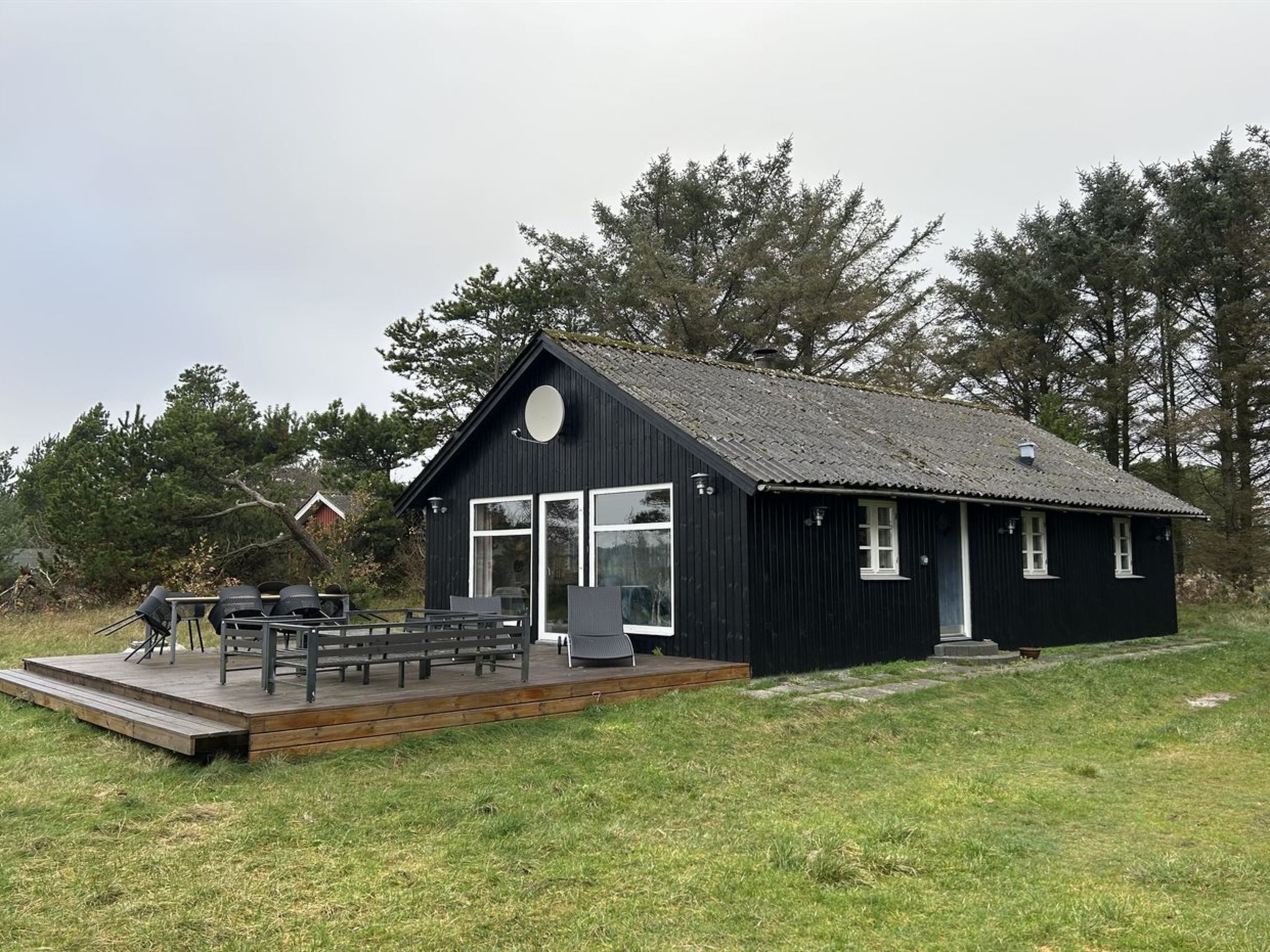 "Brawith" - 700m to the fjord", huis 2-kamers 60 m2. Het objekt is geschikt voor 5 volwassenen. Woonkamer met TV. 1 kamer met 1 2-pers bed. 1 kamer met 1 bed en 1 x 2 stapelbedden. Keuken (oven, afwas..