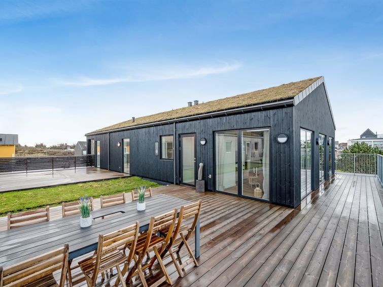"Kjeld" - from the sea", appartement 2-kamers 65 m2. Het objekt is geschikt voor 4 volwassenen. Woonkamer met TV. 1 kamer met 1 2-pers bed. 1 kamer met 1 2-pers bed. Keuken (oven, afwasmachine, 4 indu..