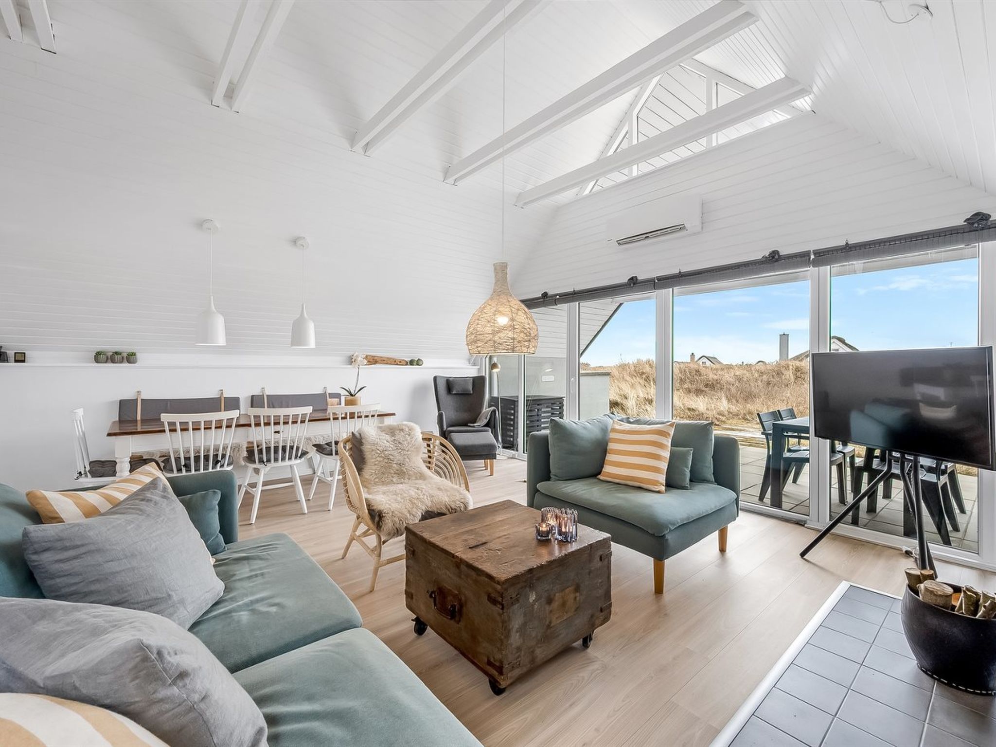 "Jelisaveta" - 500m from the sea - Binnen