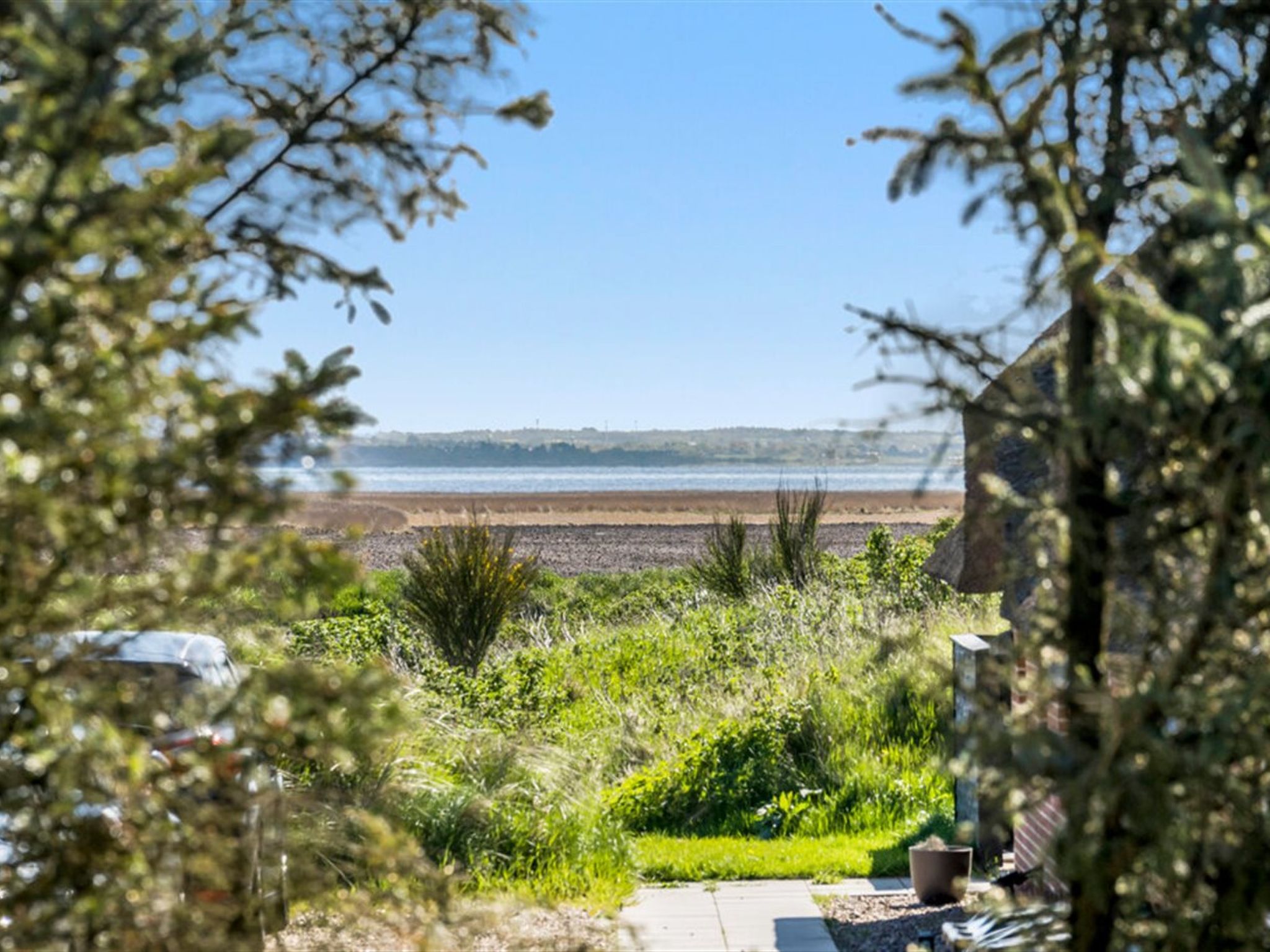 "Agnes" - 900m from the sea