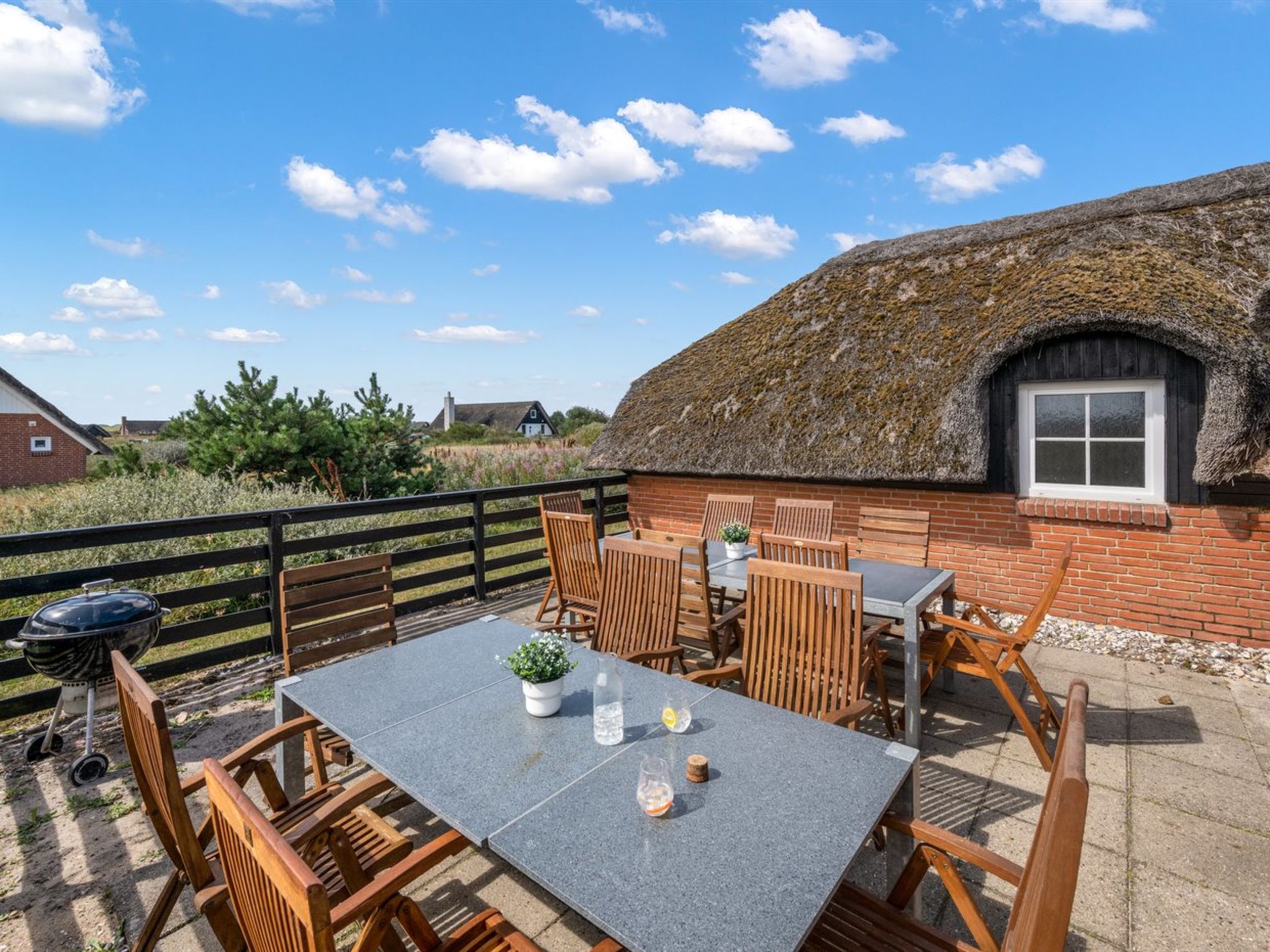 "Eweline" - 700m from the sea - Outside