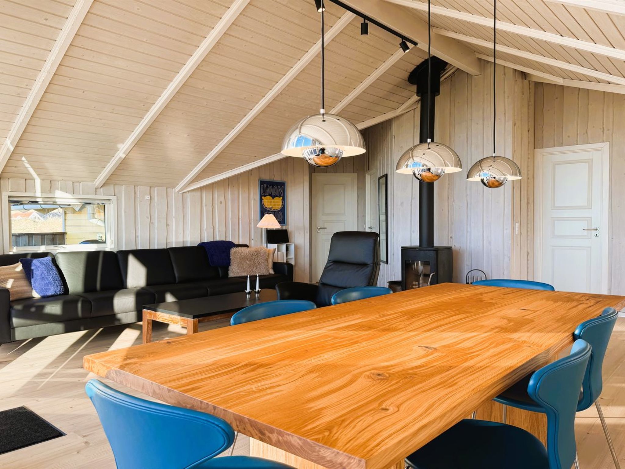 "Velena" -  from the sea-Drinnen