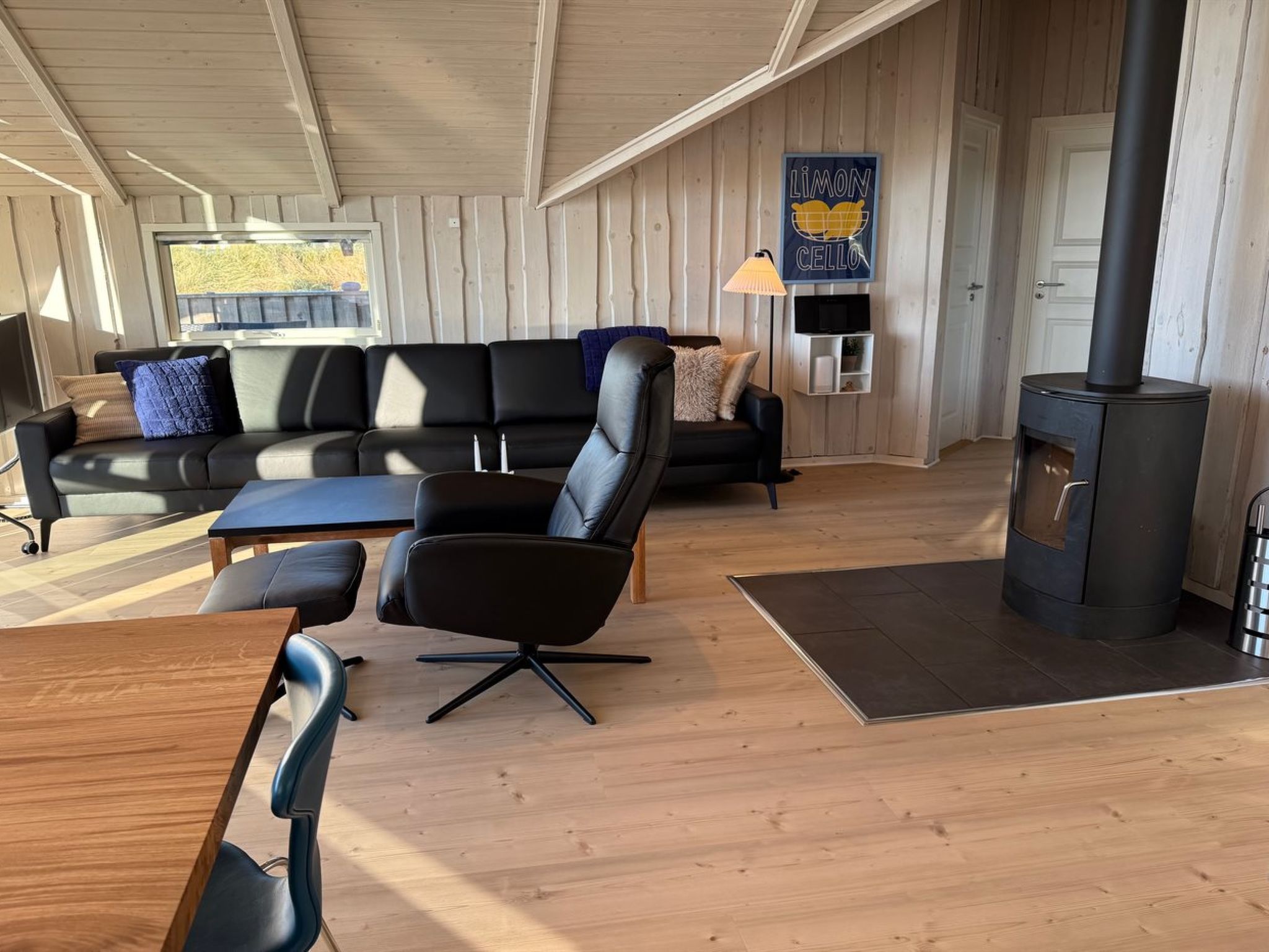 "Velena" -  from the sea-Drinnen