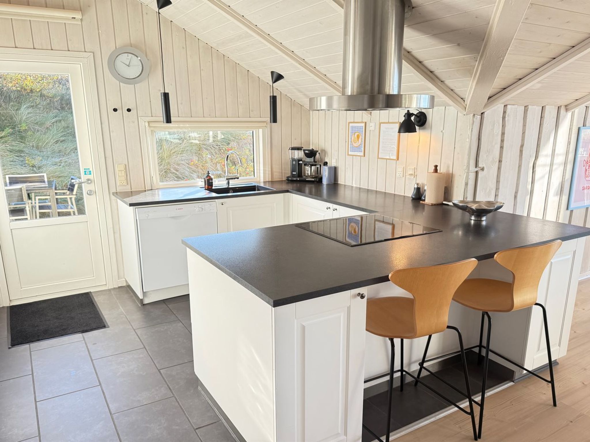 "Velena" -  from the sea-Drinnen