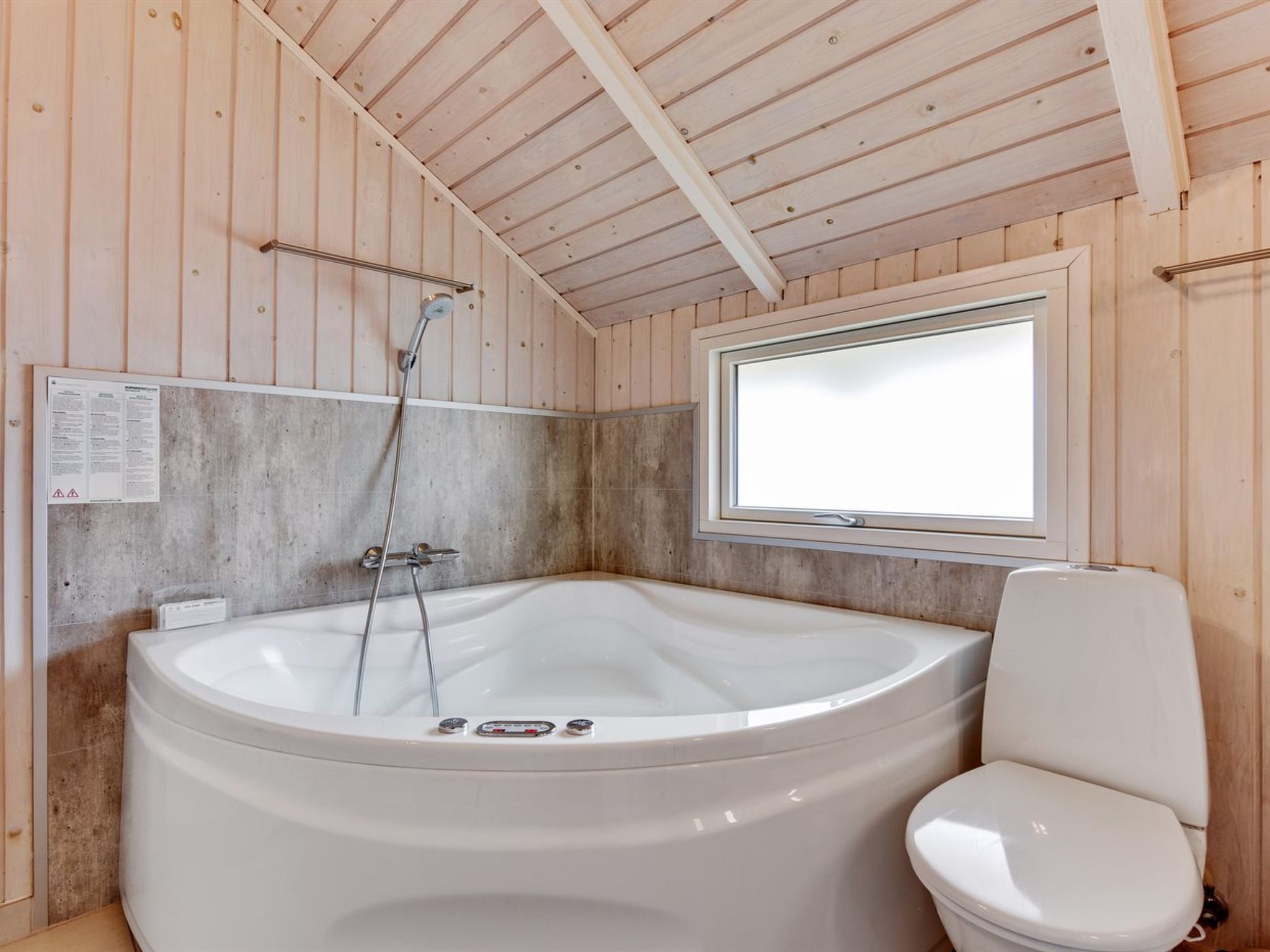 "Velena" -  from the sea-Drinnen