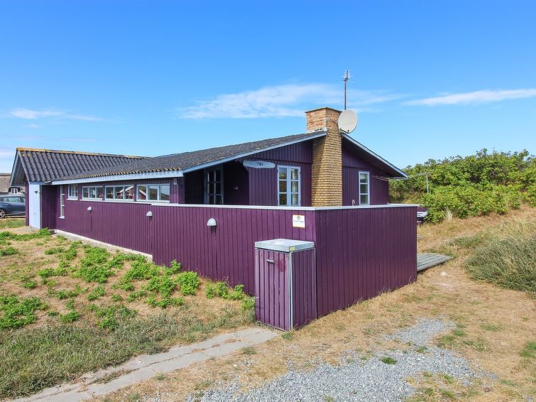 "Soeren" - from the sea", huis 2-kamers 65 m2. Het objekt is geschikt voor 4 volwassenen. Woonkamer met TV, radio, CD-speler en DVD. 1 kamer met 2 bedden. 1 kamer met 1 x 2 stapelbedden. Keuken (oven,..