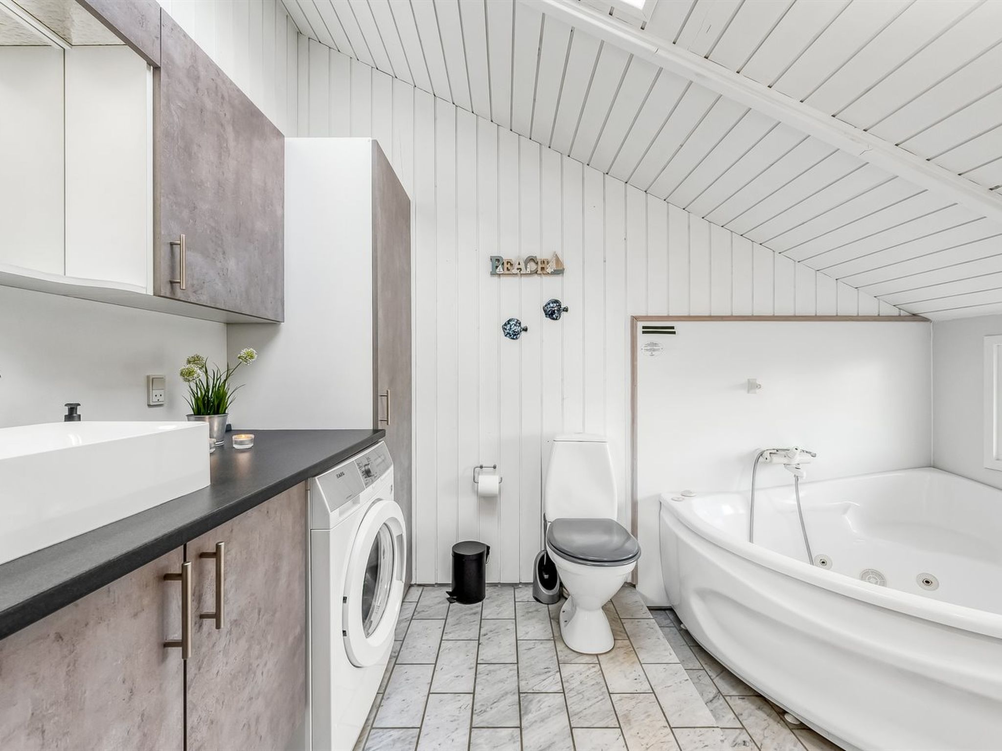 "Marisol" - 600m to the fjord-Inside