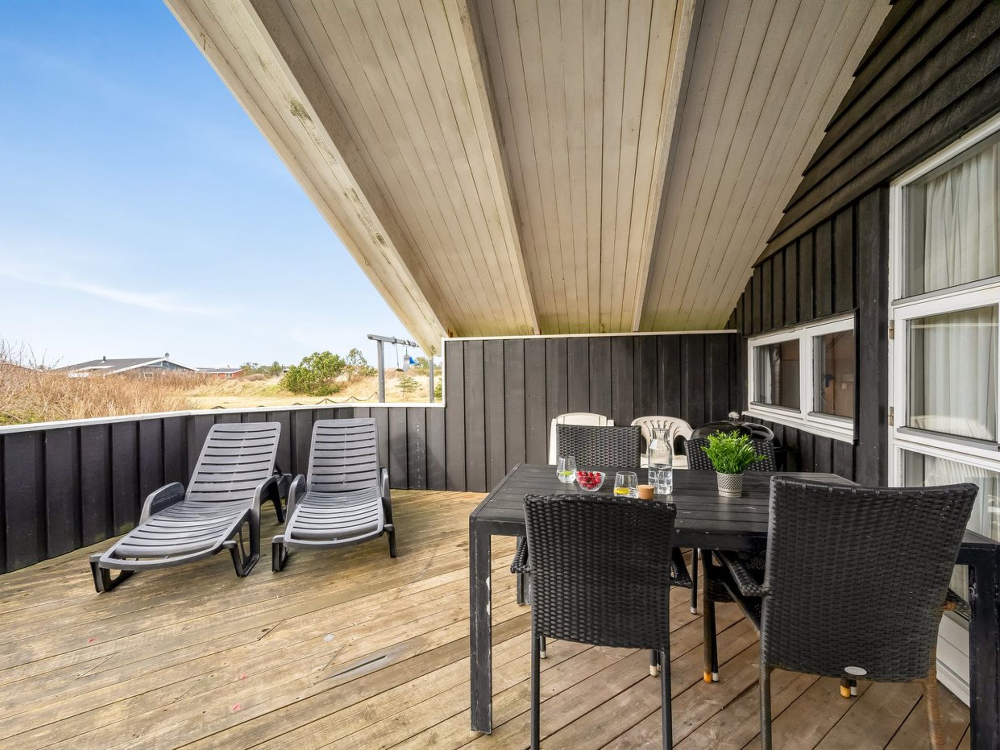 "Marisol" - 600m to the fjord-Outside