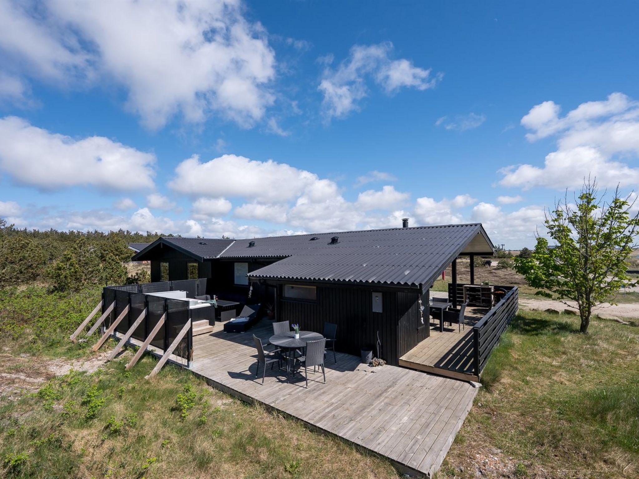 "Brunkil" - 500m from the sea - Outside