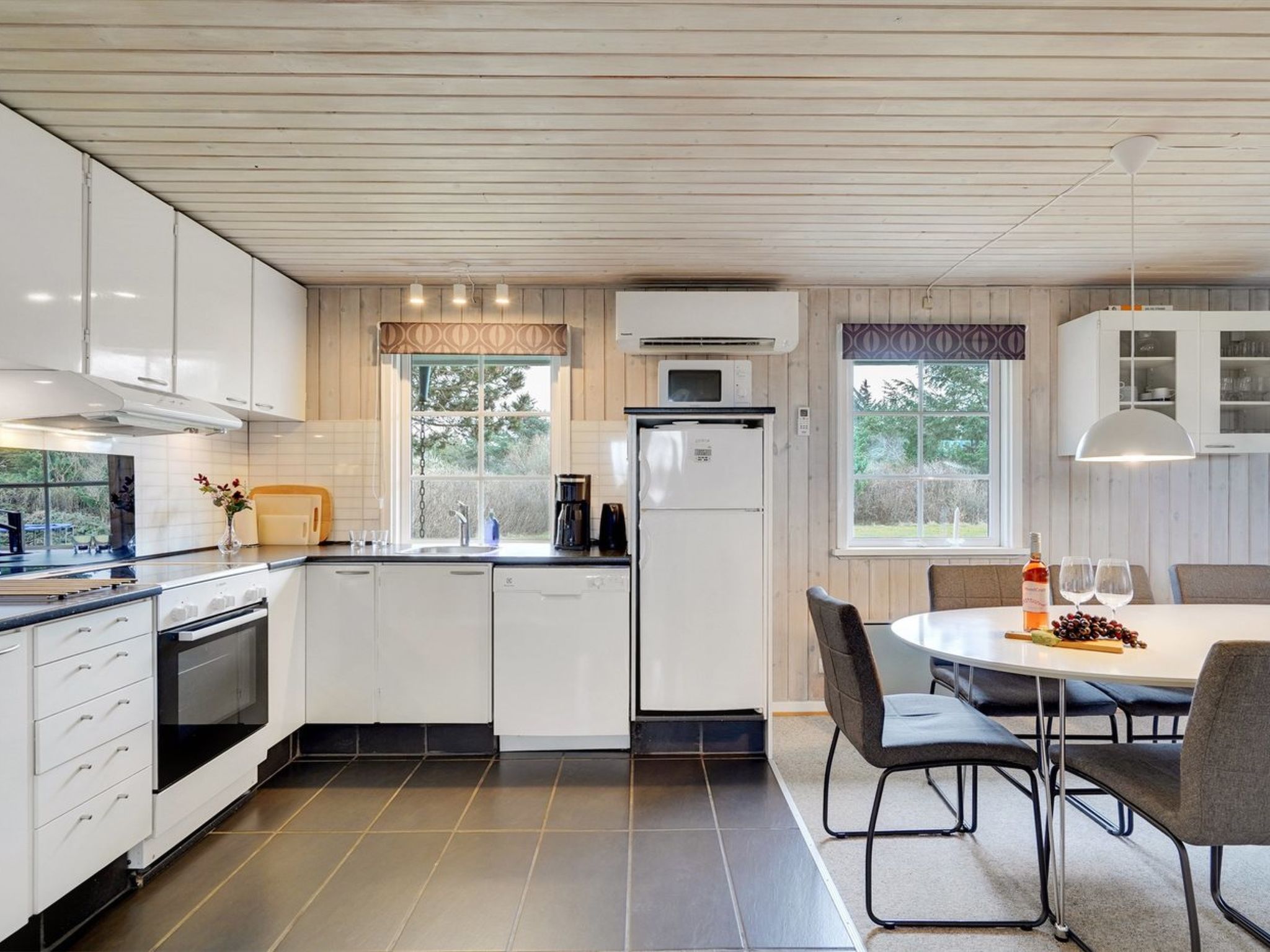 "Maikel" - 900m from the sea - Binnen