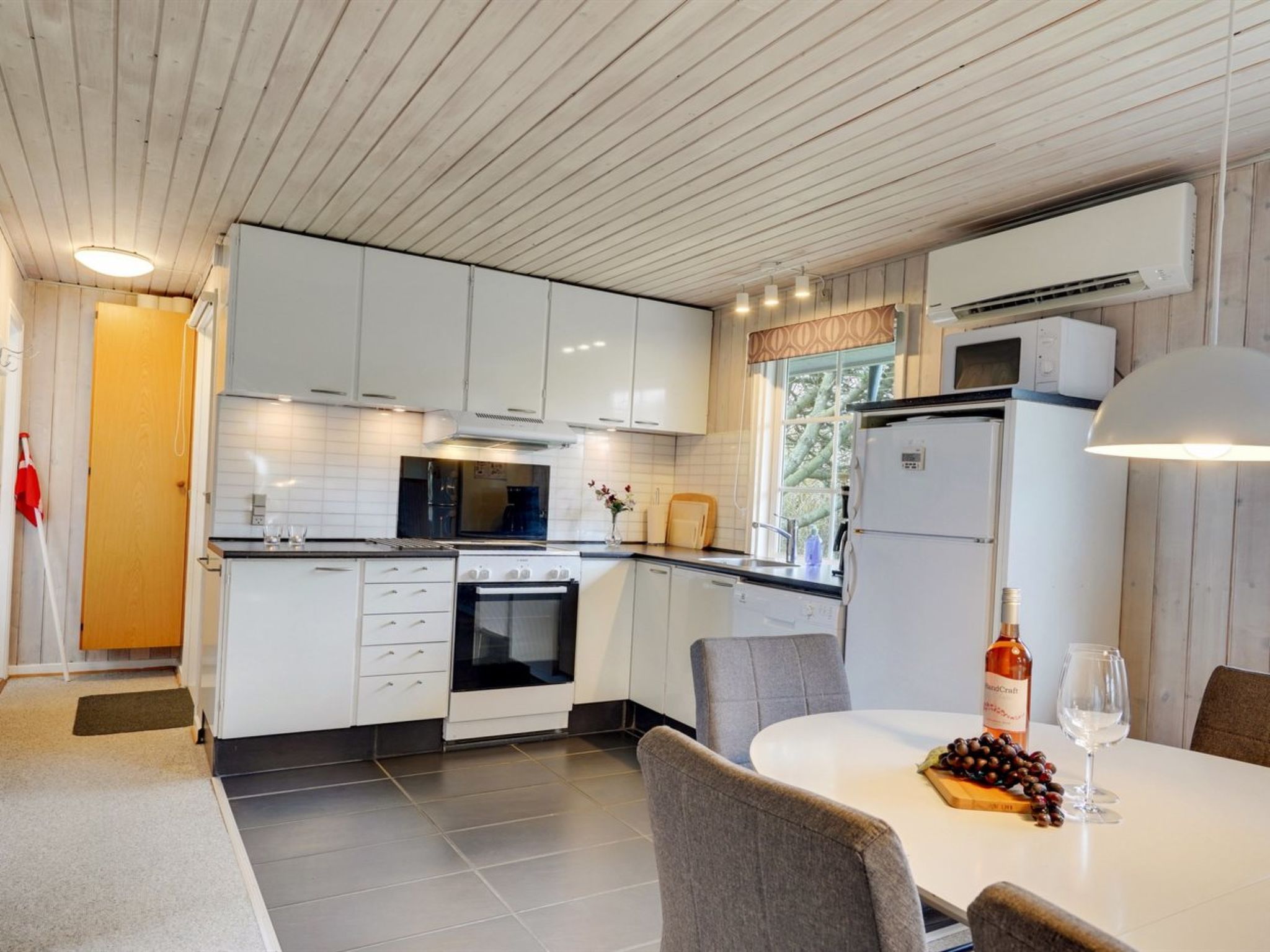 "Maikel" - 900m from the sea - Binnen