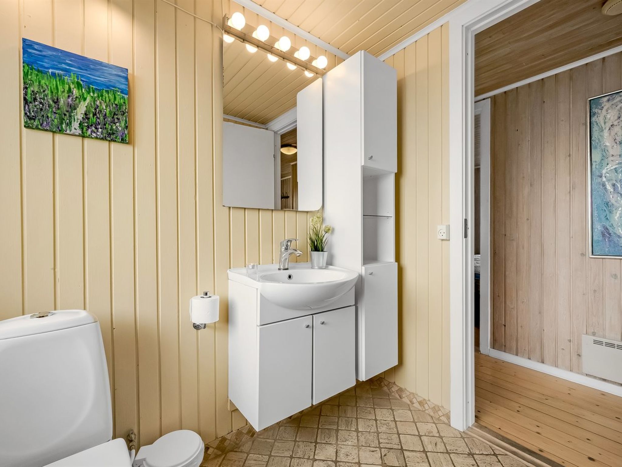 "Drifa" - 600m from the sea - Drinnen