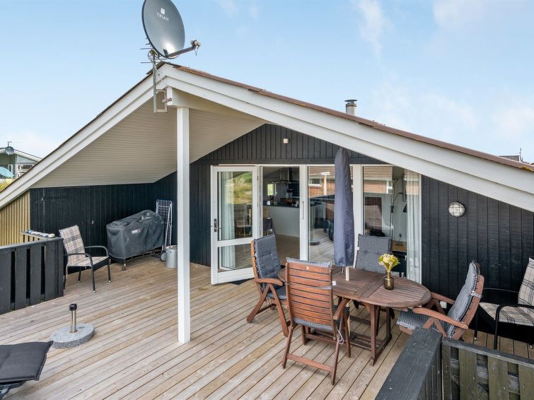 "Apolonia" - from the sea", huis 3-kamers 96 m2. Het objekt is geschikt voor 6 volwassenen. Woonkamer met TV, radio, CD-speler en DVD. 1 kamer met 2 bedden. 1 kamer met 1 2-pers bed. 1 kamer met 1 2-p..