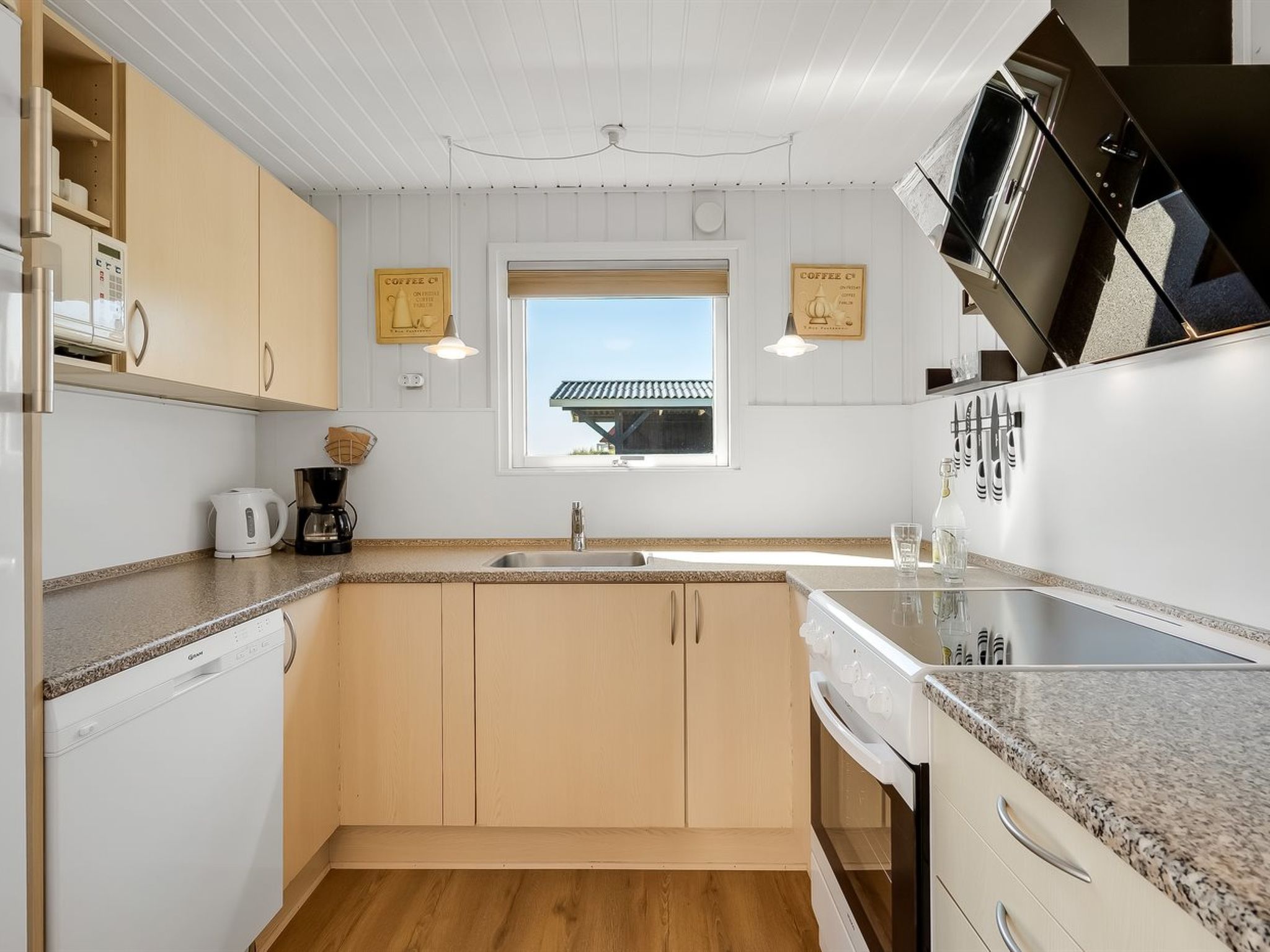 "Lill" - 50m from the sea-Binnen