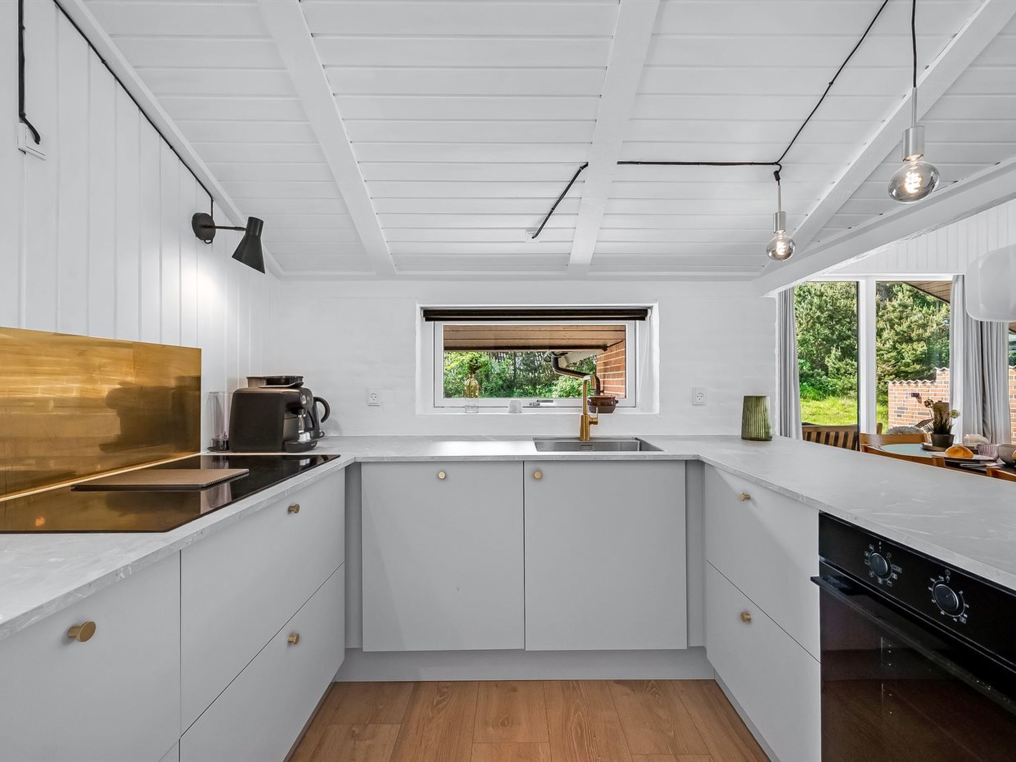"Tilda" - 900m from the sea - Binnen