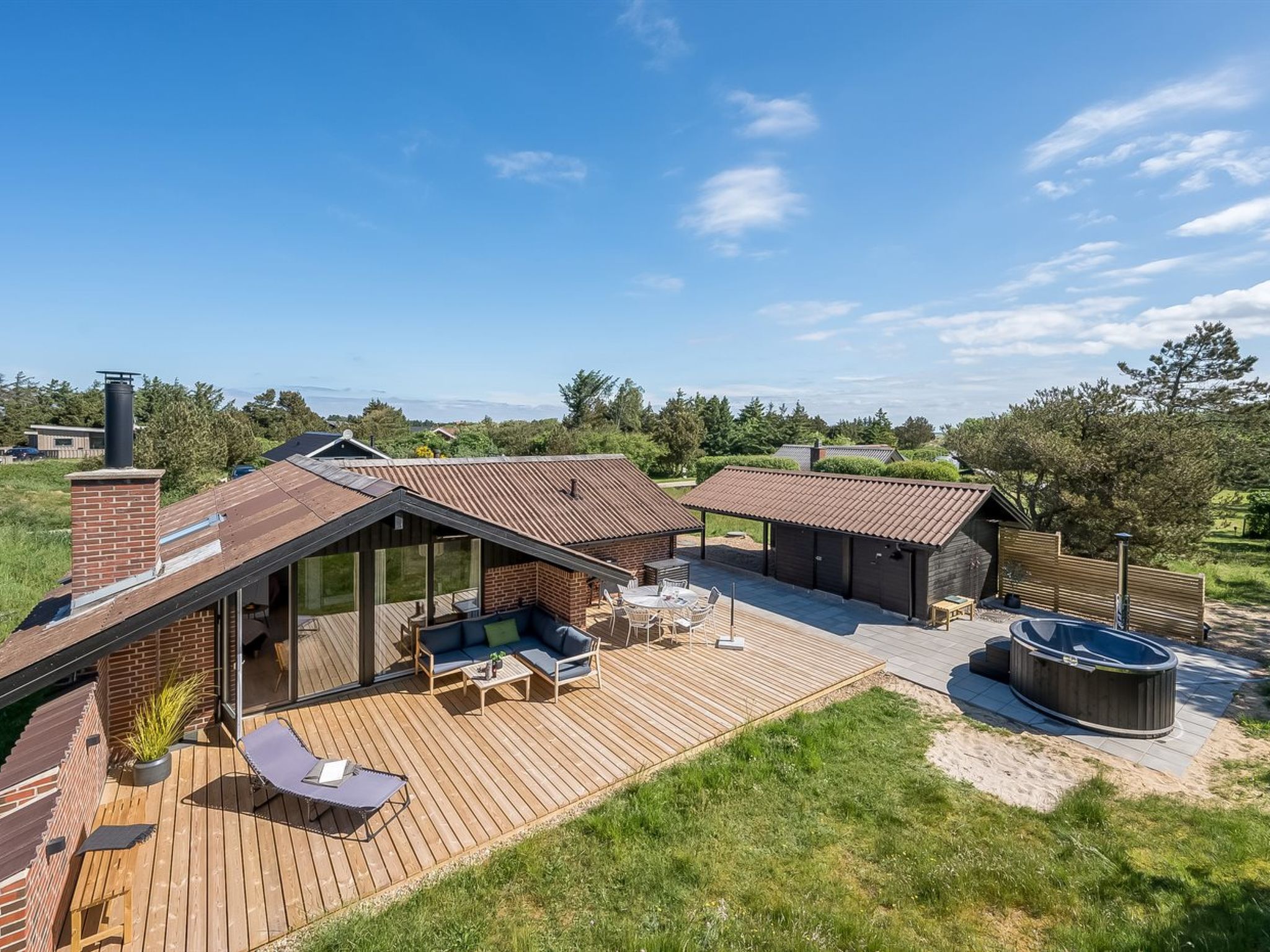 "Tilda" - 900m from the sea - Buiten