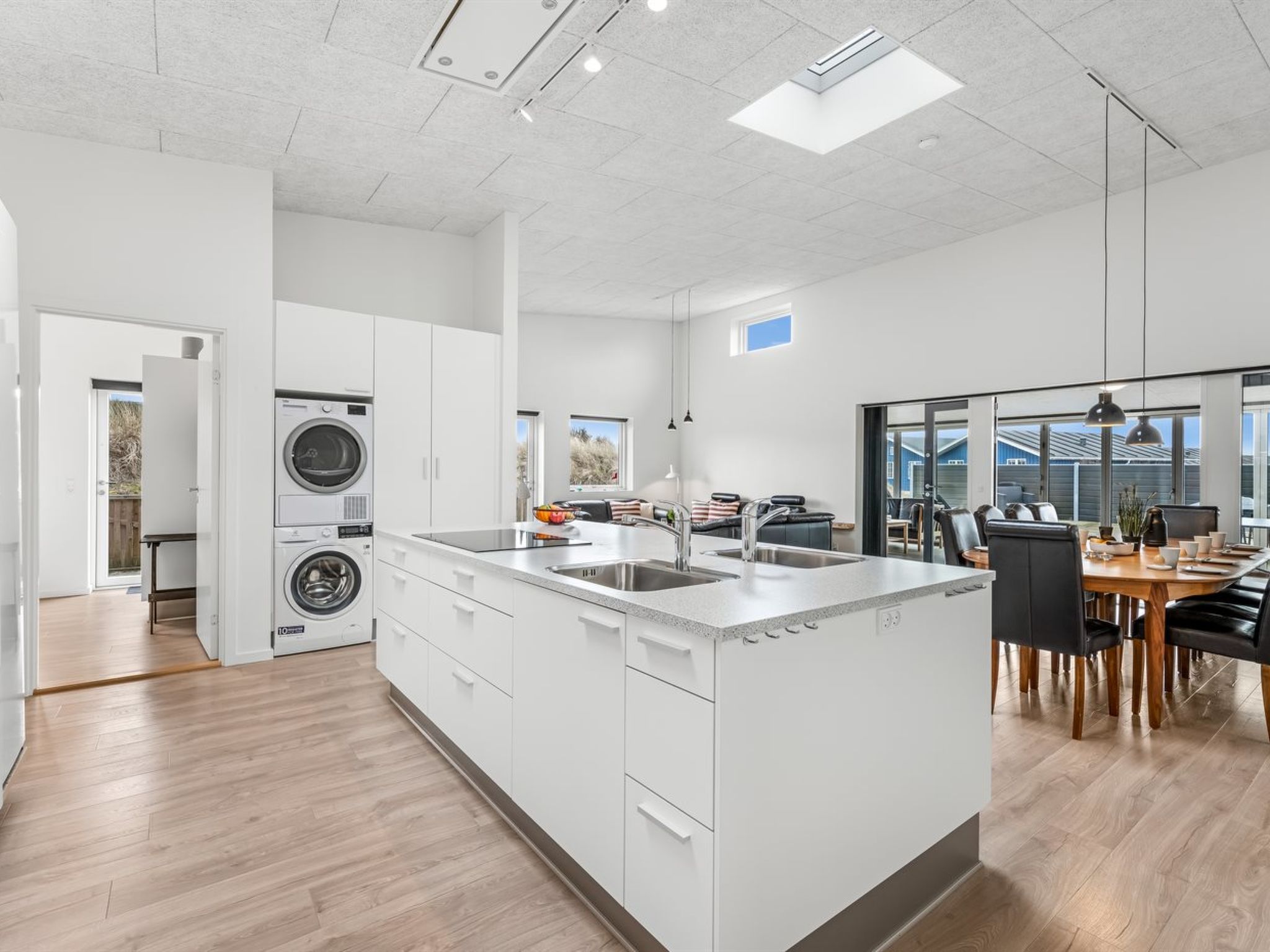 "Clarabelle" - 1.2km from the sea - Inside