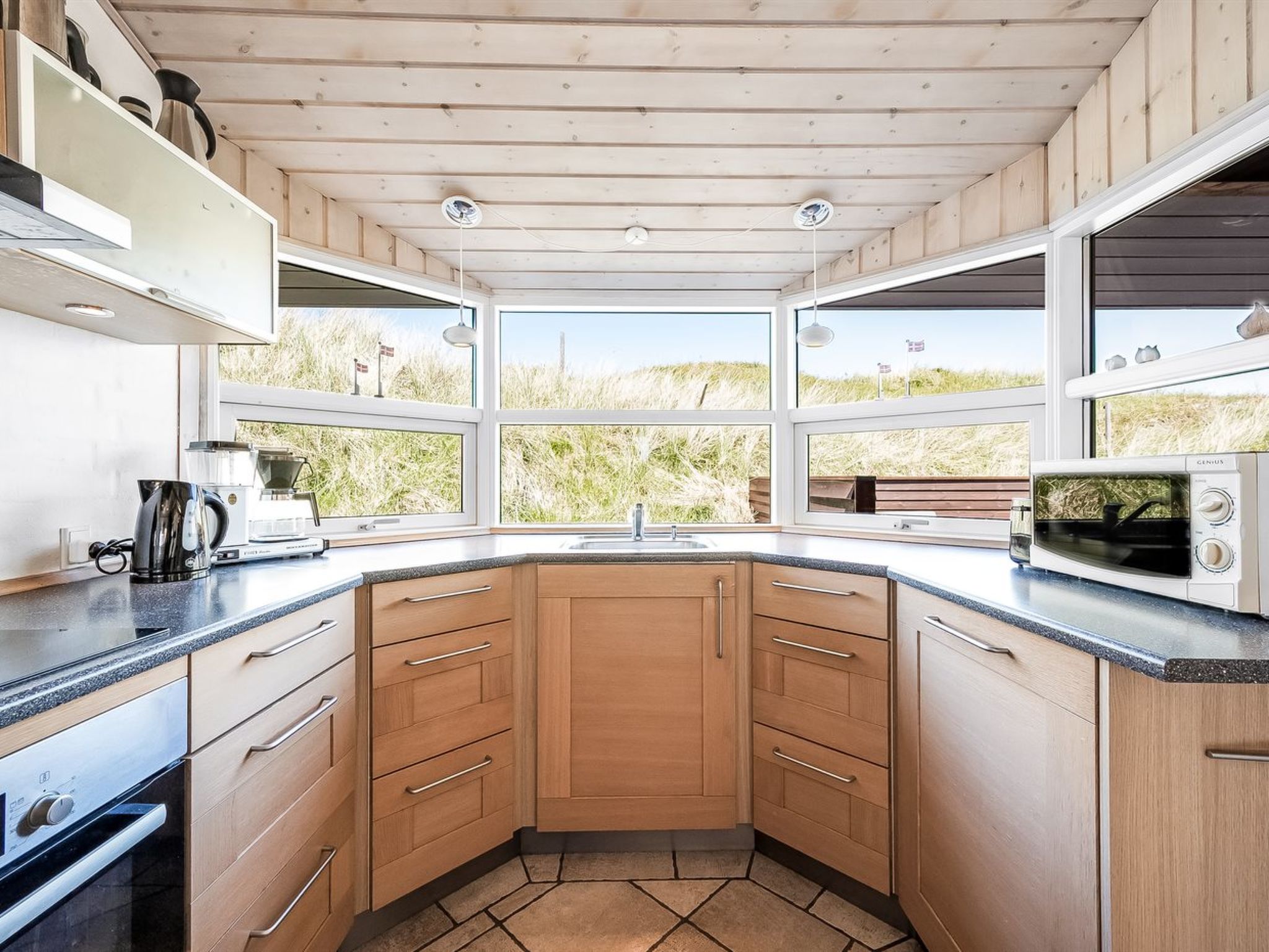 "Aurore" - 700m from the sea - Drinnen