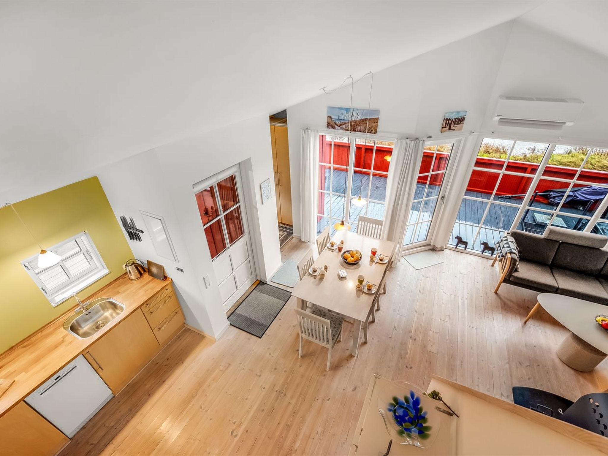 "Binta" - 300m to the fjord-Inside