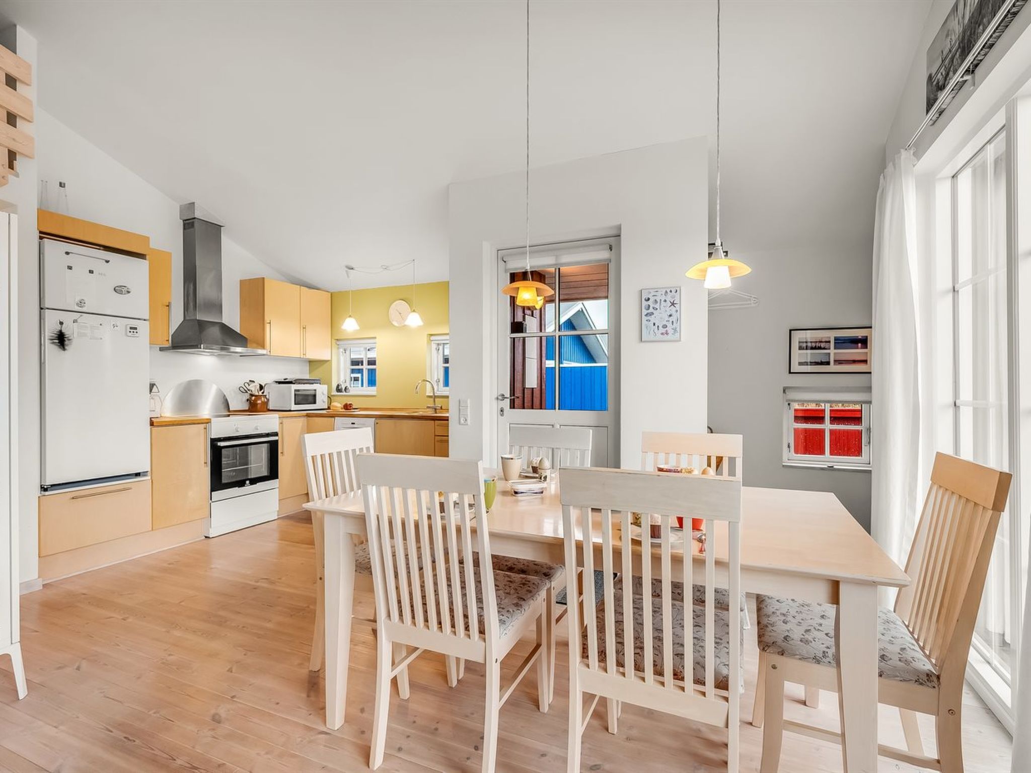 "Binta" - 300m to the fjord-Inside