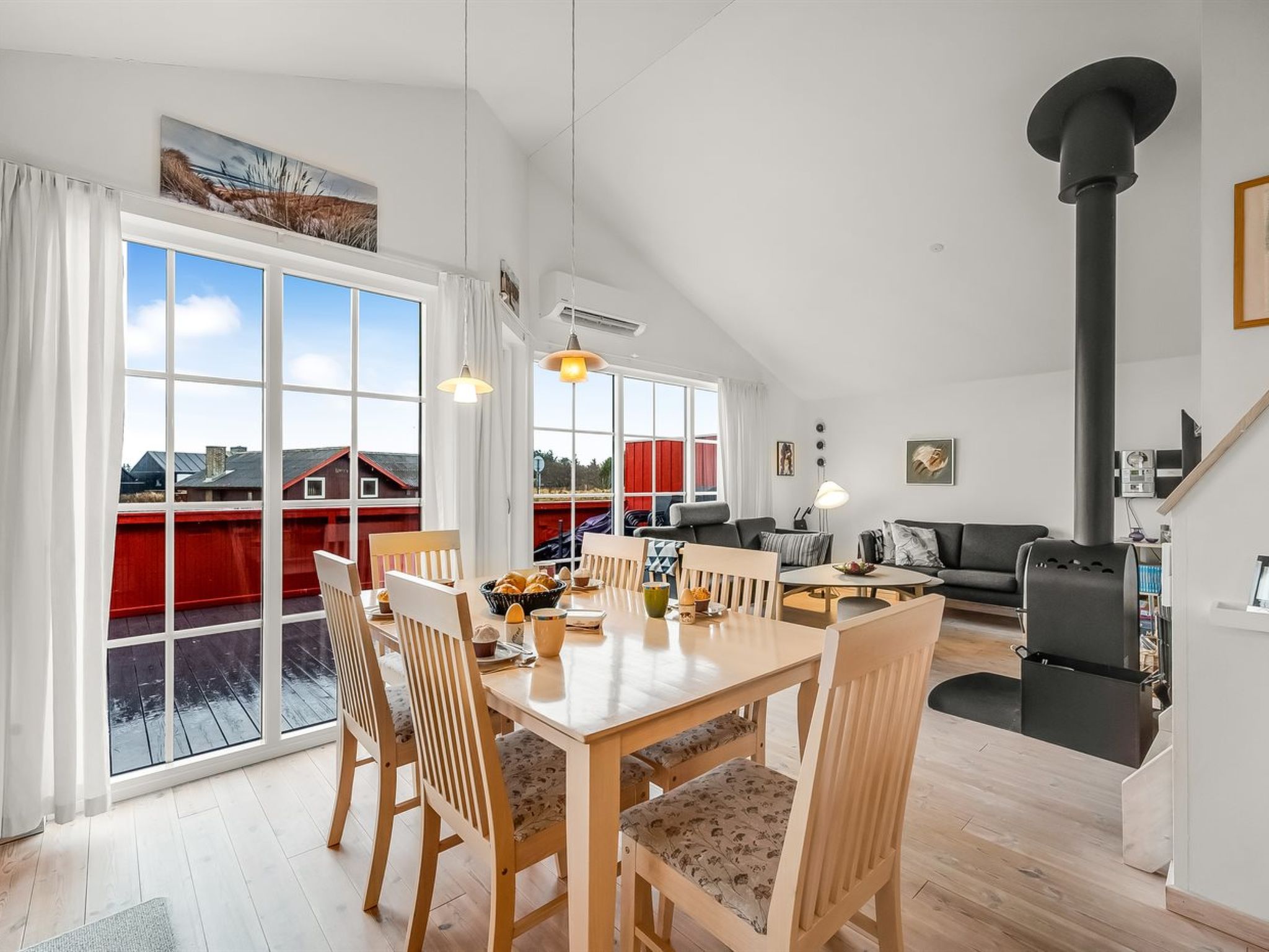 "Binta" - 300m to the fjord-Inside