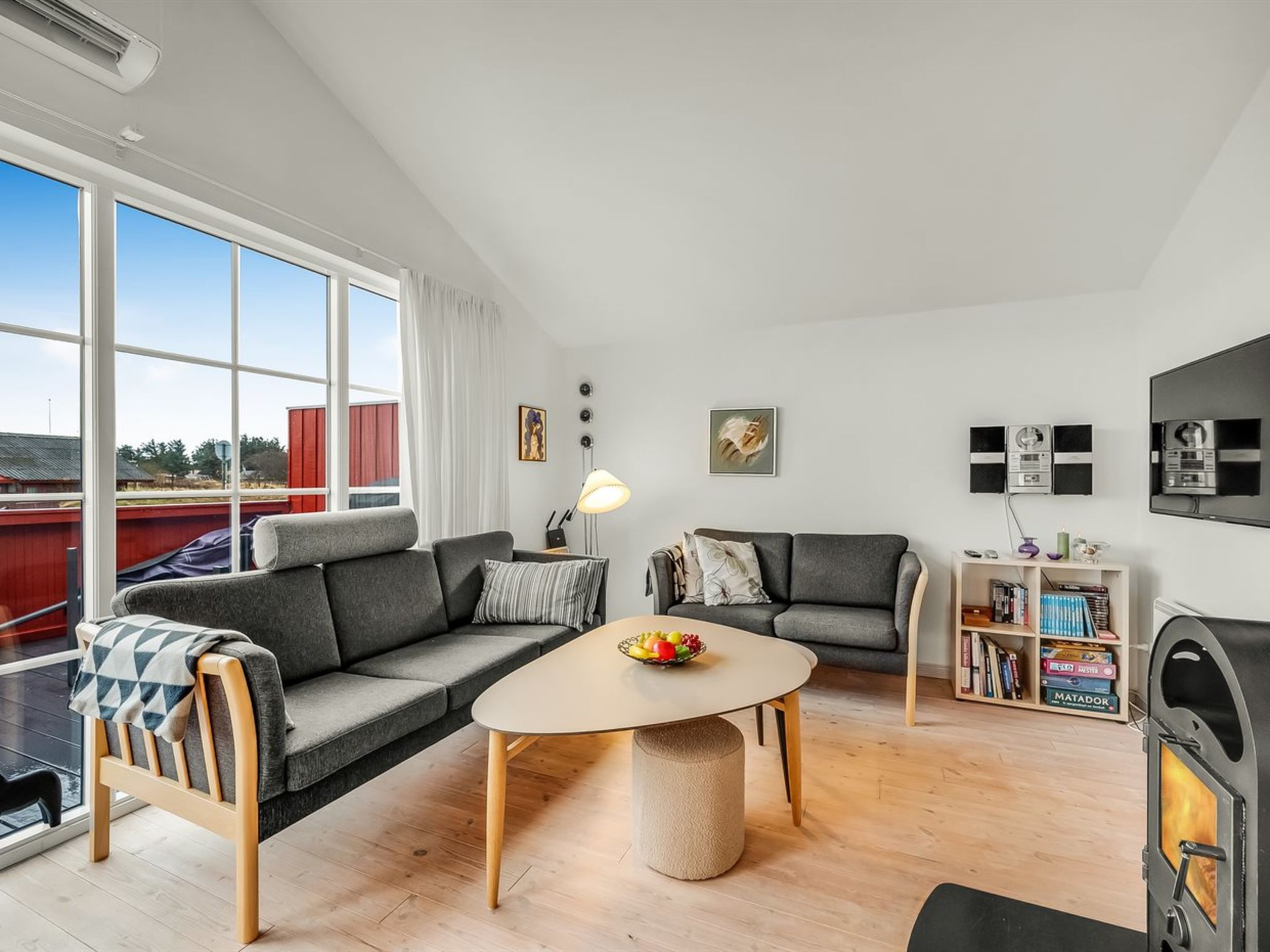 "Binta" - 300m to the fjord-Inside