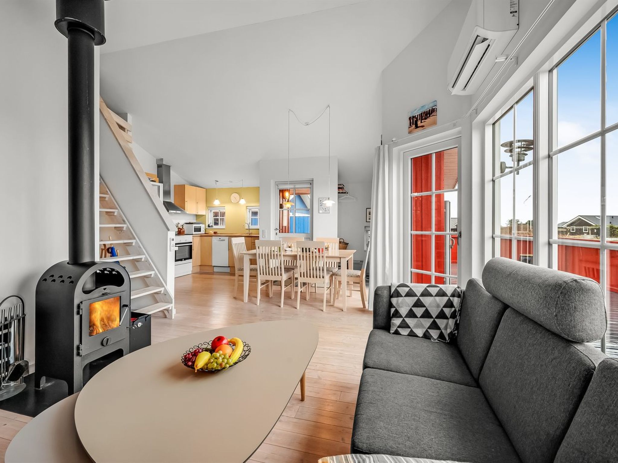 "Binta" - 300m to the fjord-Inside